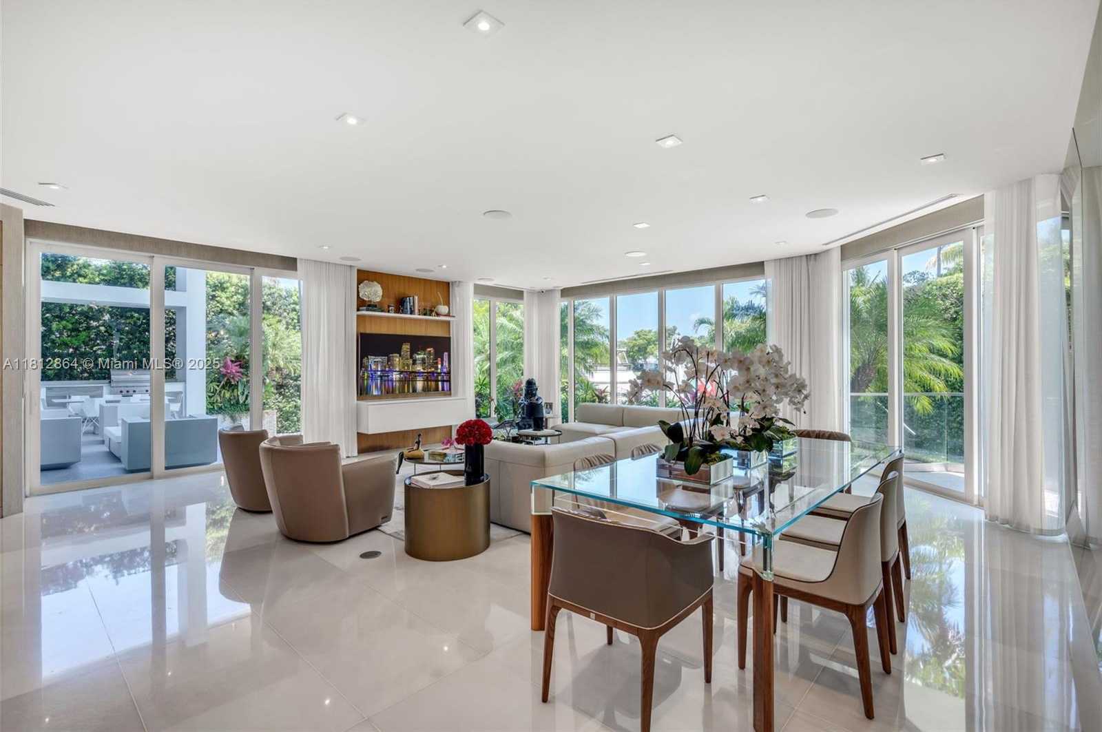 Small Image of 420 ISLAND DR, Key Biscayne Number 24
