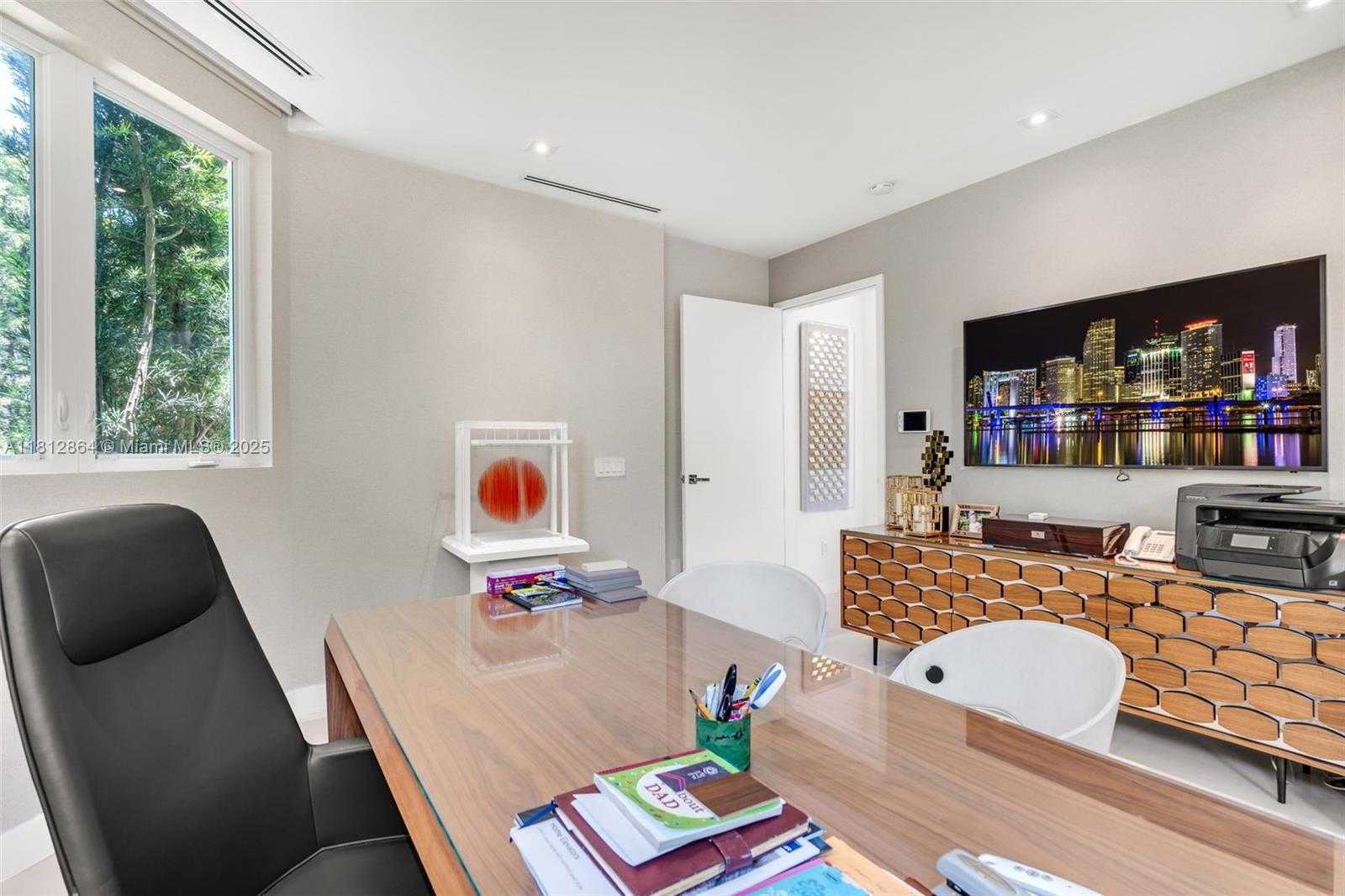 Small Image of 420 ISLAND DR, Key Biscayne Number 28