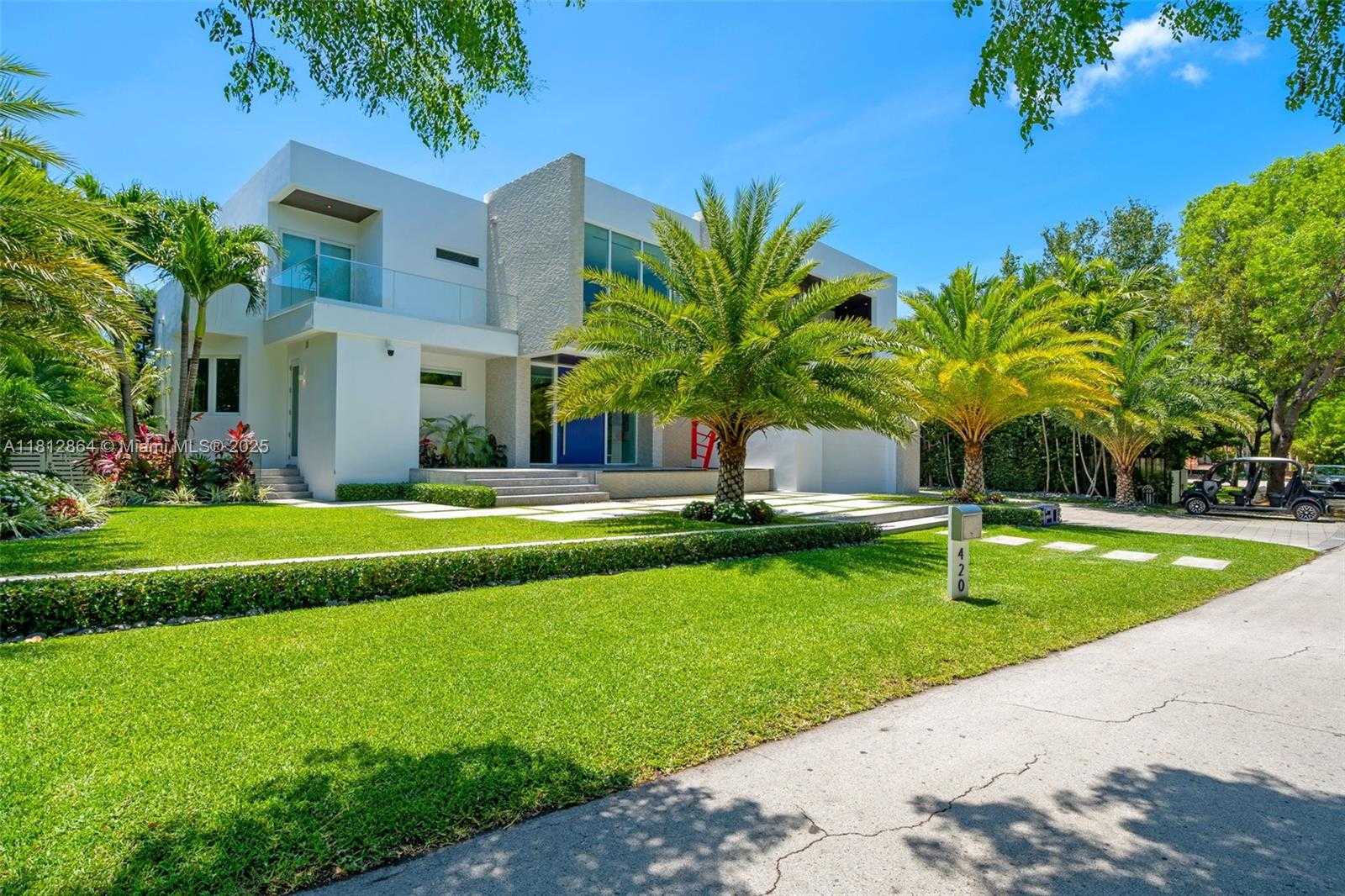Small Image of 420 ISLAND DR, Key Biscayne Number 3