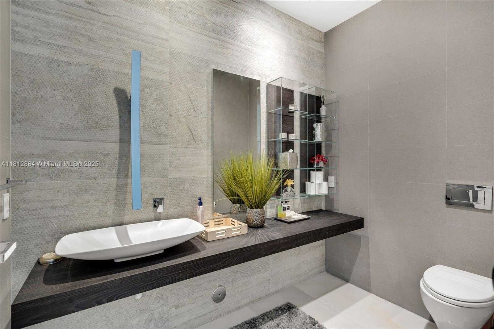 Small Image of 420 ISLAND DR, Key Biscayne Number 30