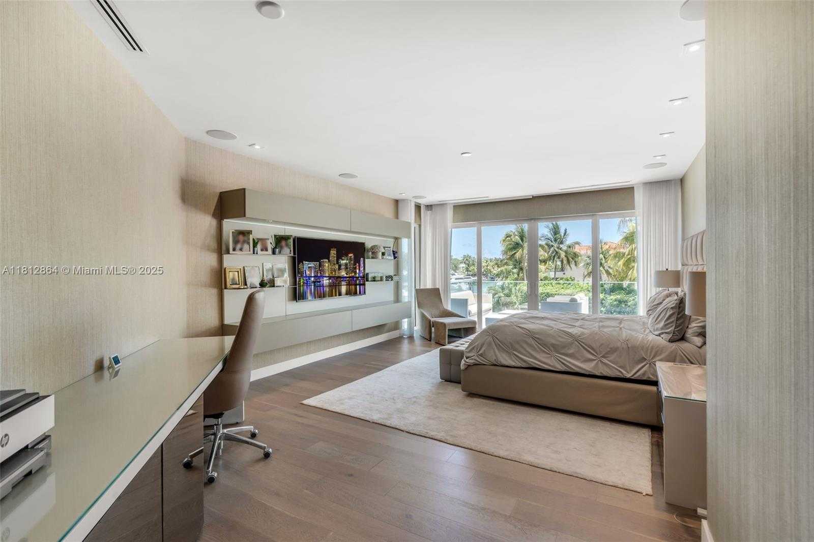 Small Image of 420 ISLAND DR, Key Biscayne Number 34