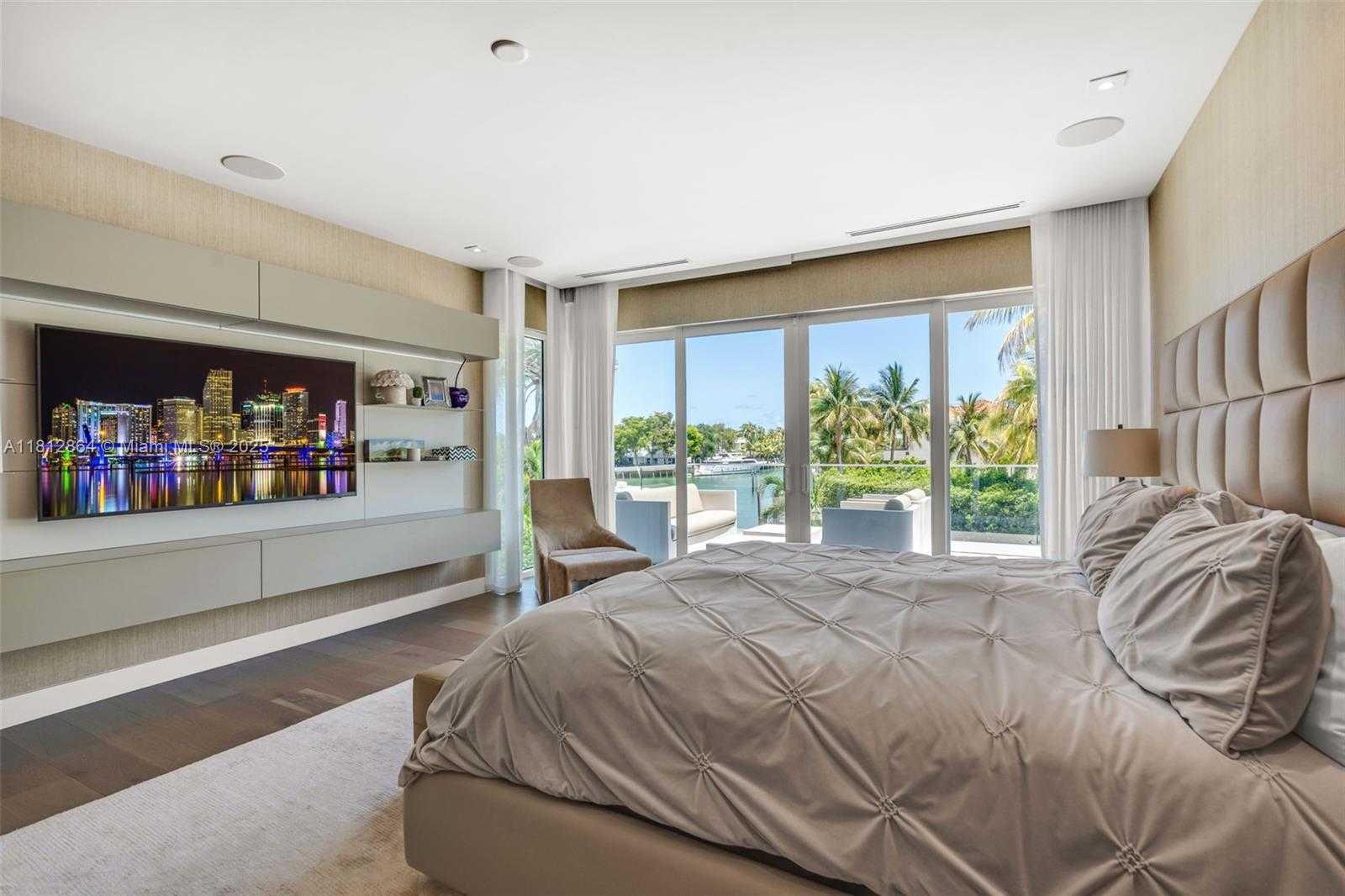 Small Image of 420 ISLAND DR, Key Biscayne Number 35