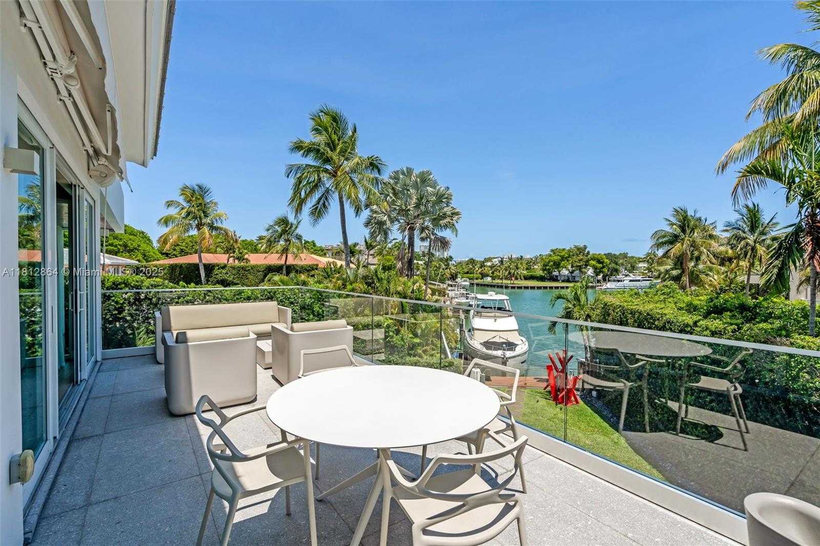 Small Image of 420 ISLAND DR, Key Biscayne Number 36