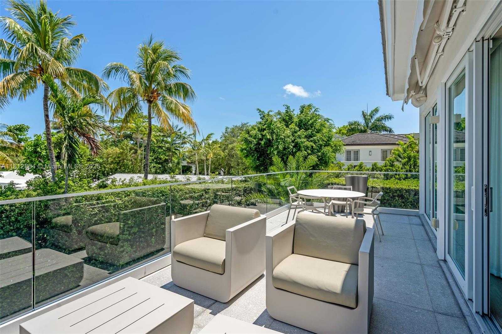 Small Image of 420 ISLAND DR, Key Biscayne Number 37
