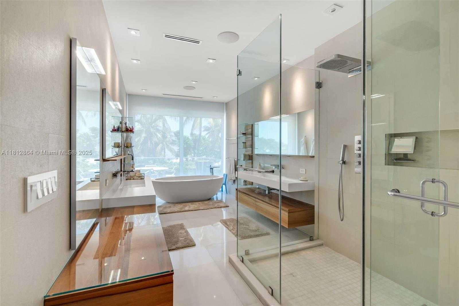 Small Image of 420 ISLAND DR, Key Biscayne Number 39