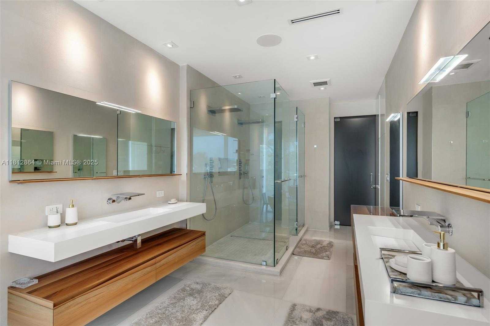 Small Image of 420 ISLAND DR, Key Biscayne Number 40