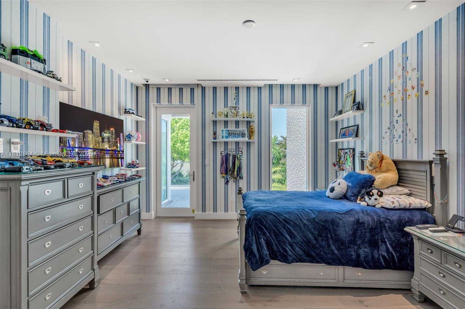 Small Image of 420 ISLAND DR, Key Biscayne Number 42