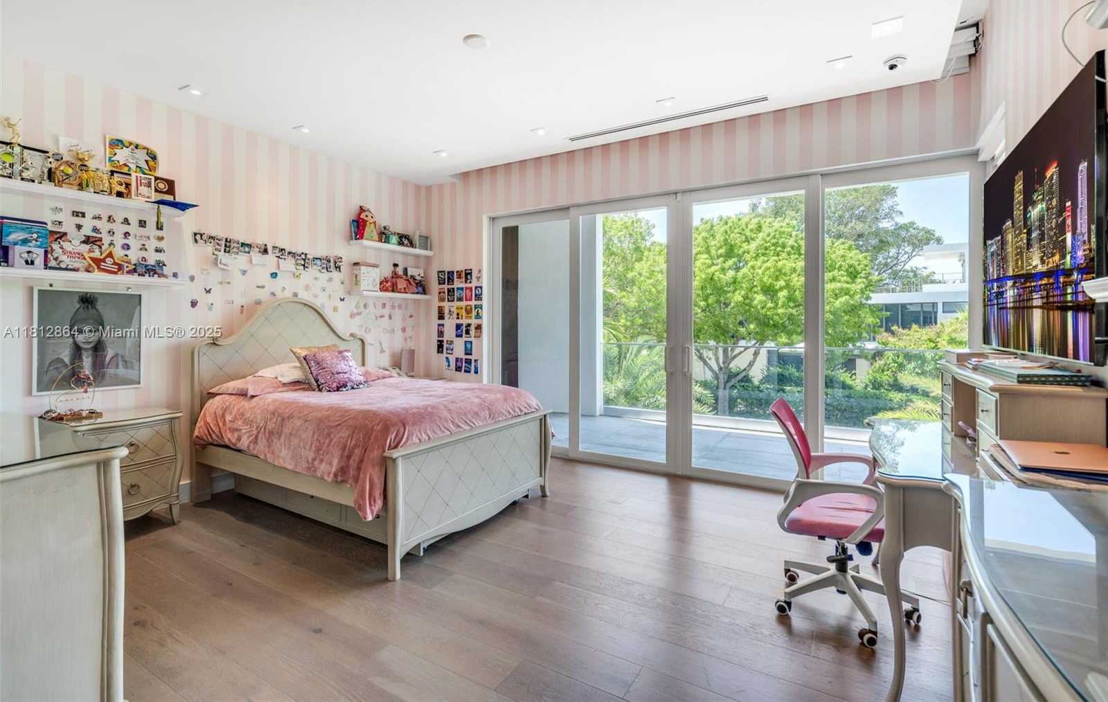 Small Image of 420 ISLAND DR, Key Biscayne Number 44