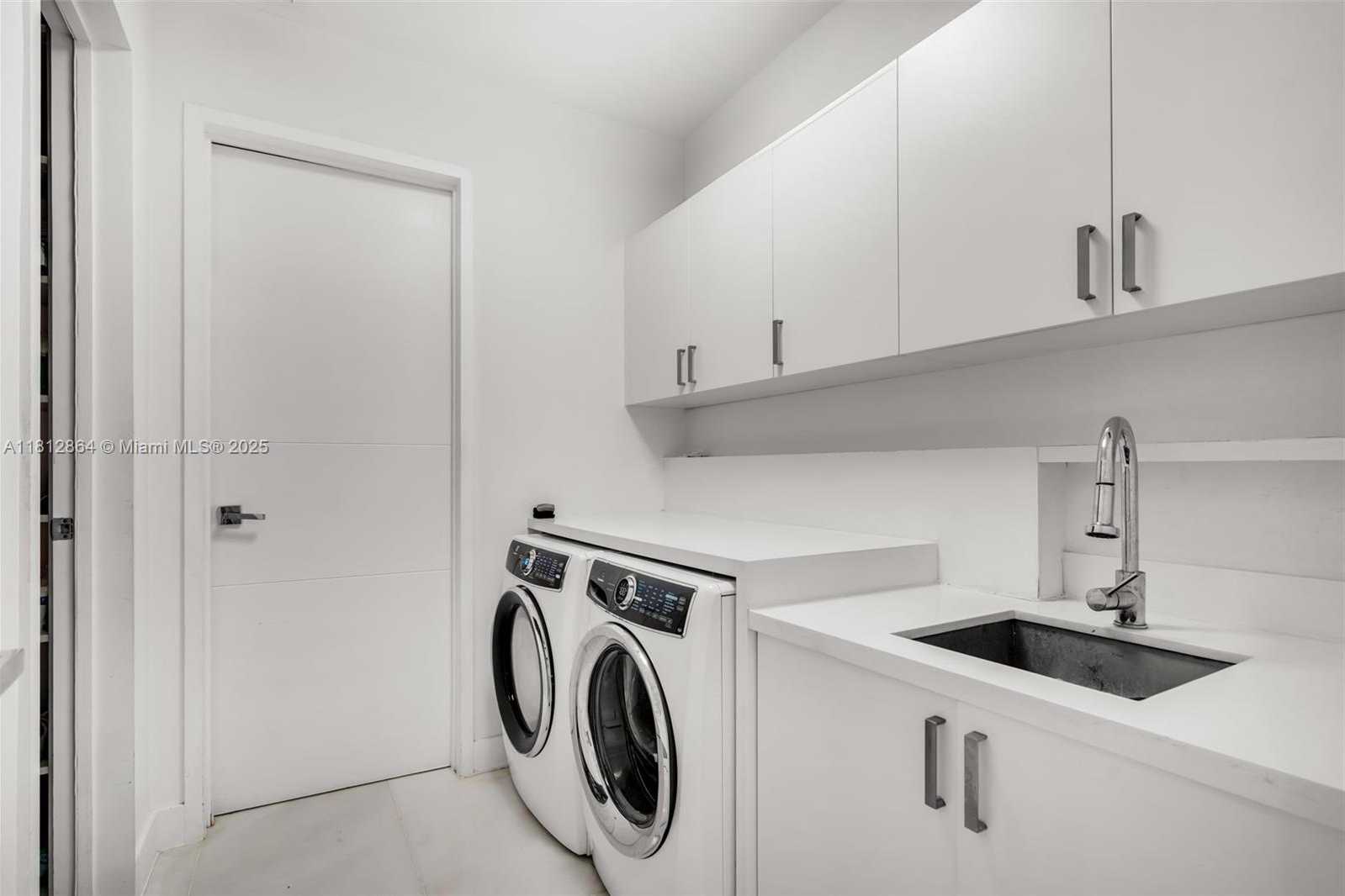 Small Image of 420 ISLAND DR, Key Biscayne Number 46