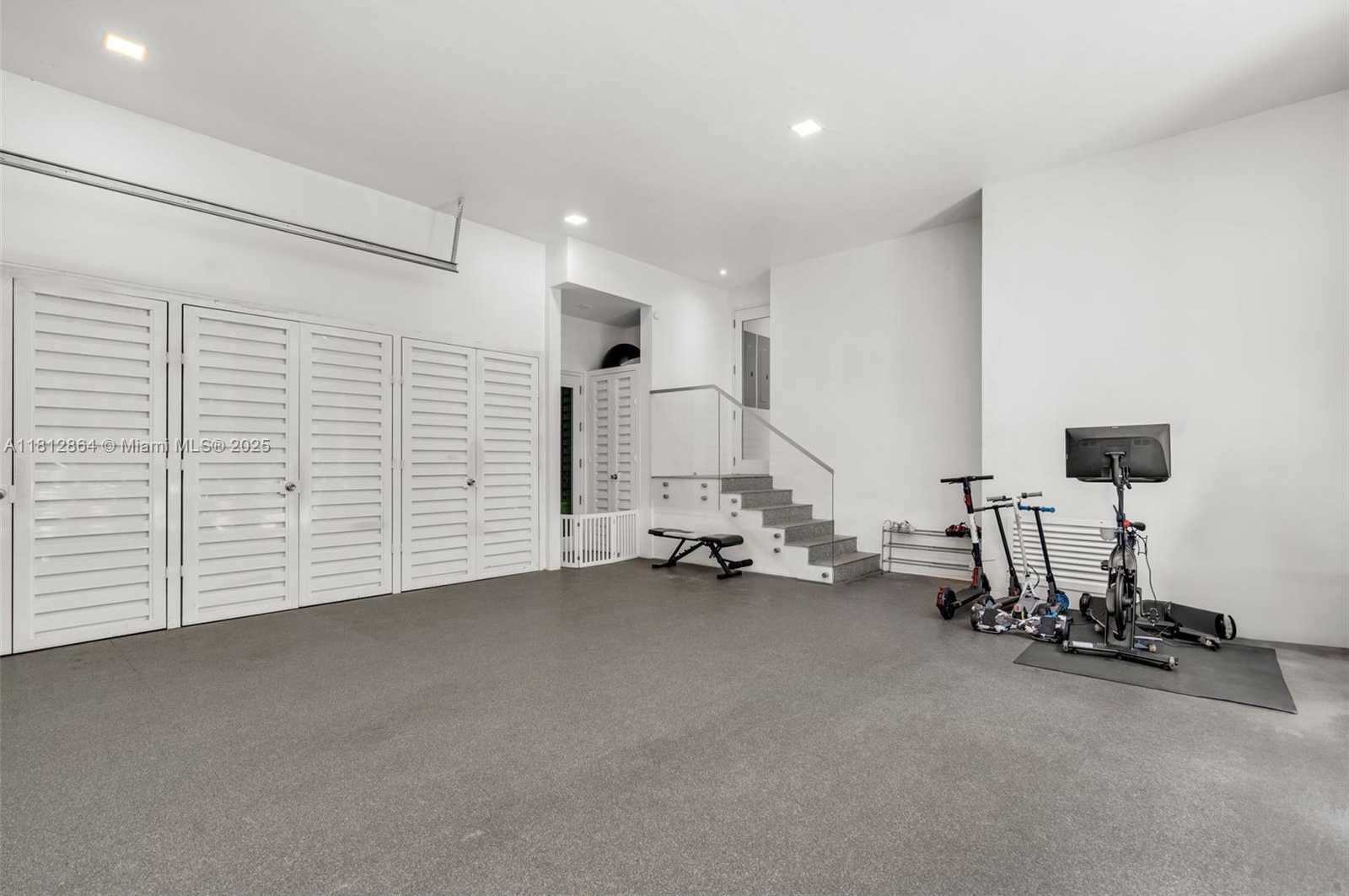 Small Image of 420 ISLAND DR, Key Biscayne Number 47