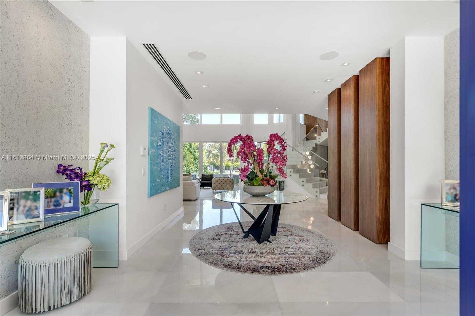 Small Image of 420 ISLAND DR, Key Biscayne Number 5