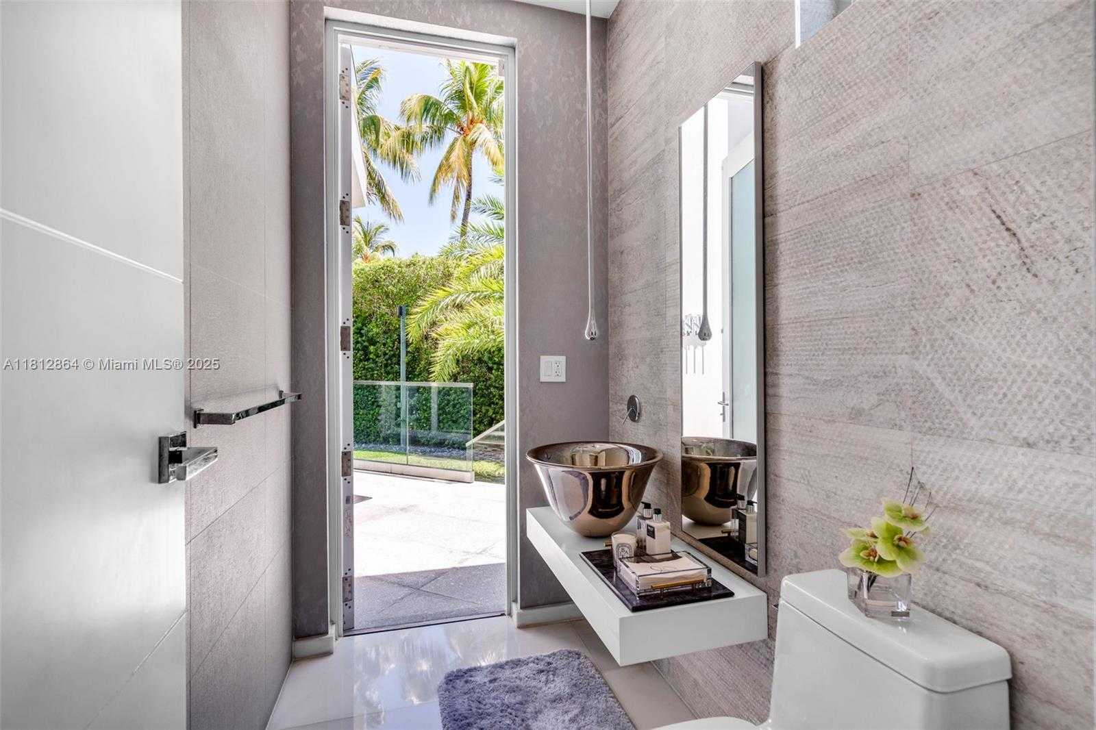 Small Image of 420 ISLAND DR, Key Biscayne Number 51