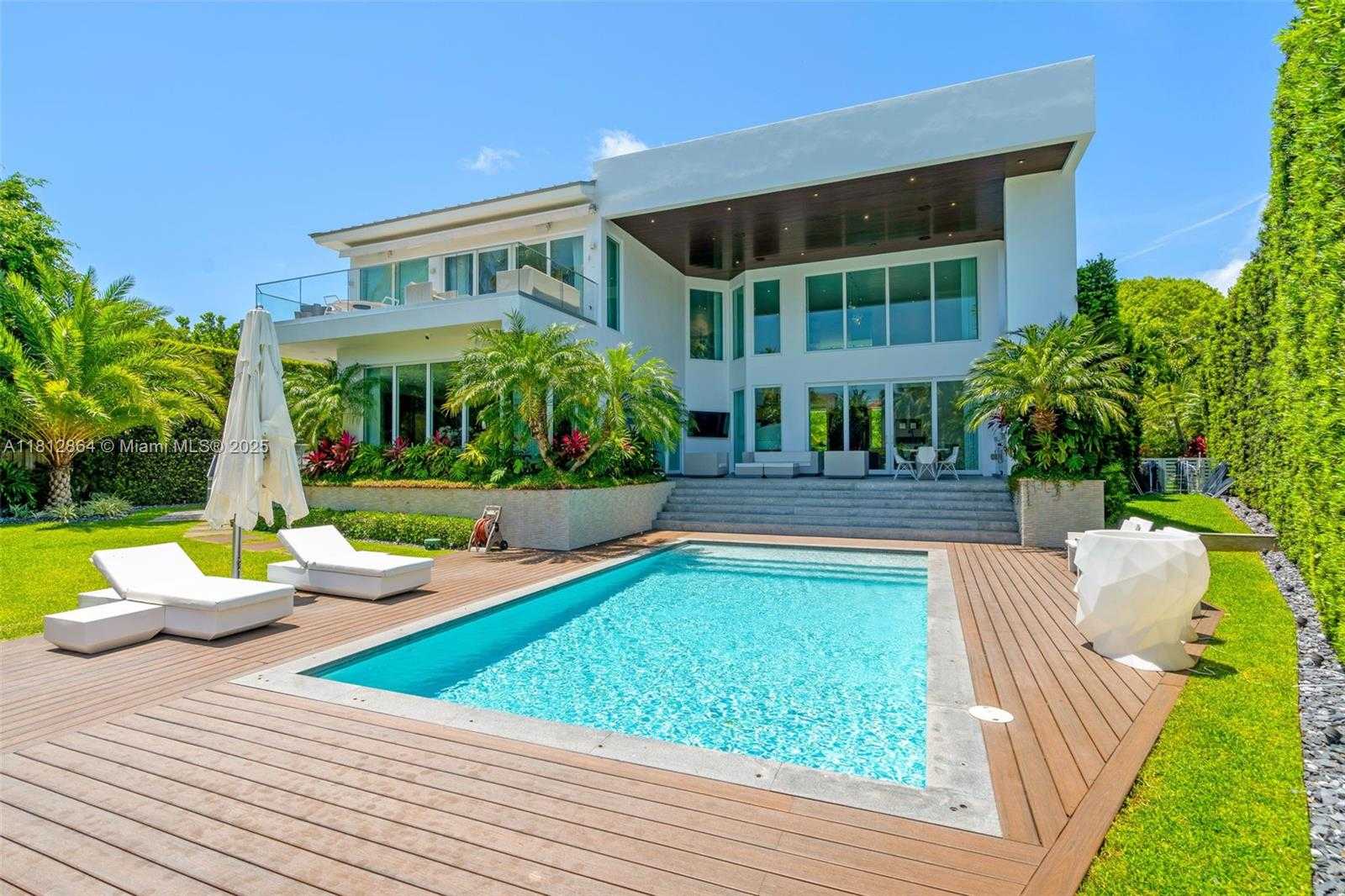 Small Image of 420 ISLAND DR, Key Biscayne Number 52