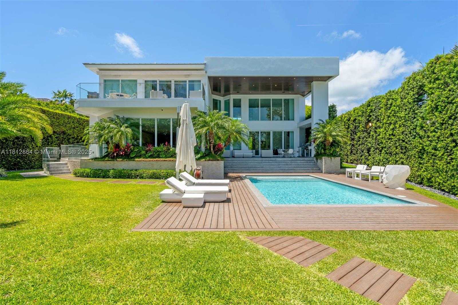 Small Image of 420 ISLAND DR, Key Biscayne Number 53