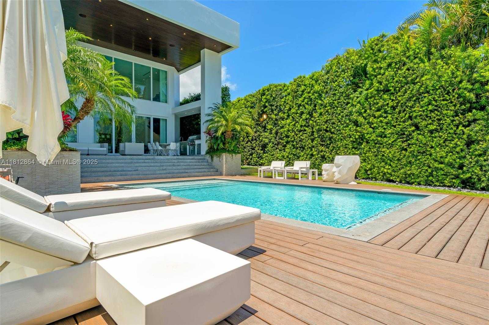Small Image of 420 ISLAND DR, Key Biscayne Number 55