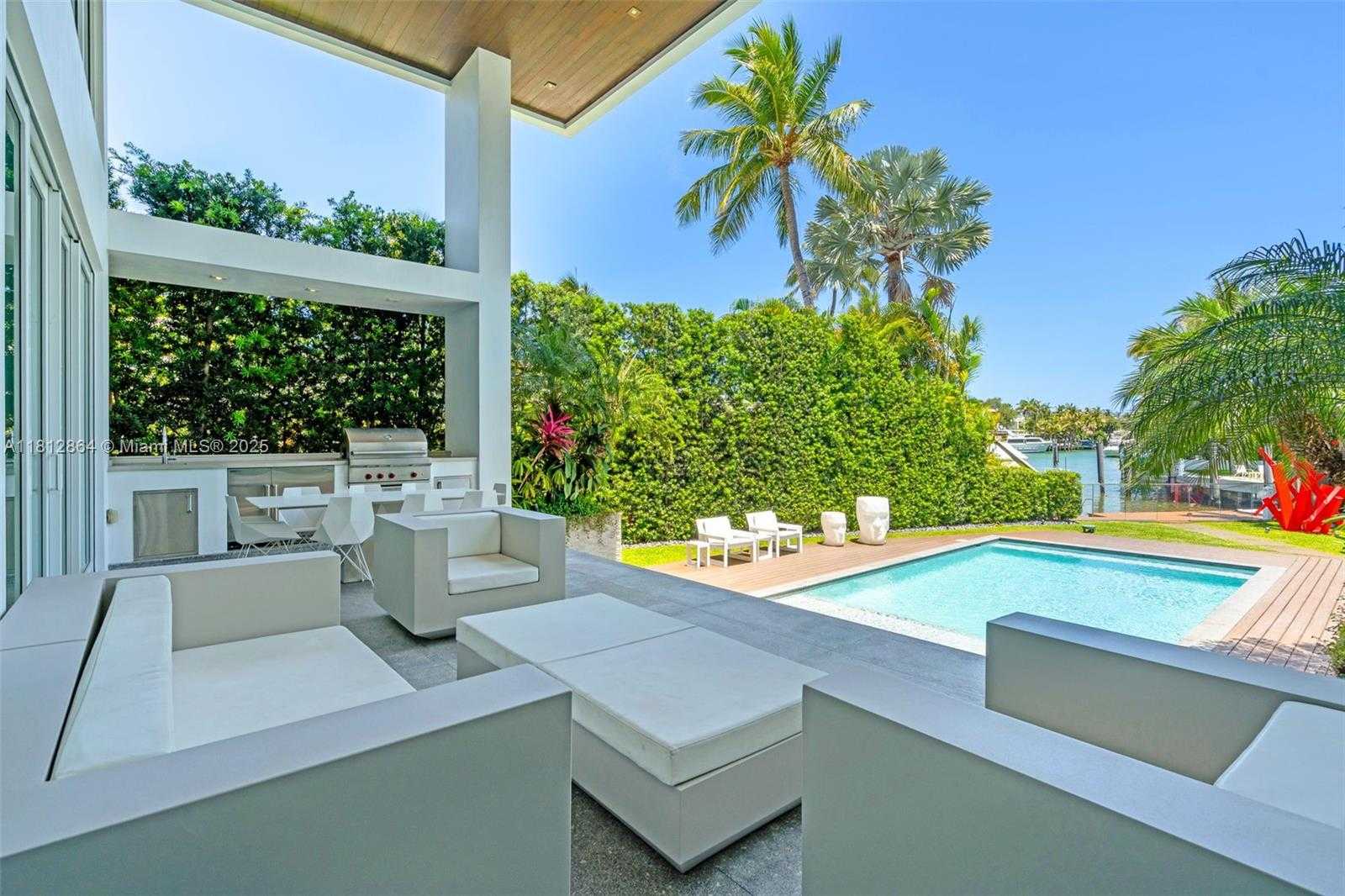 Small Image of 420 ISLAND DR, Key Biscayne Number 56