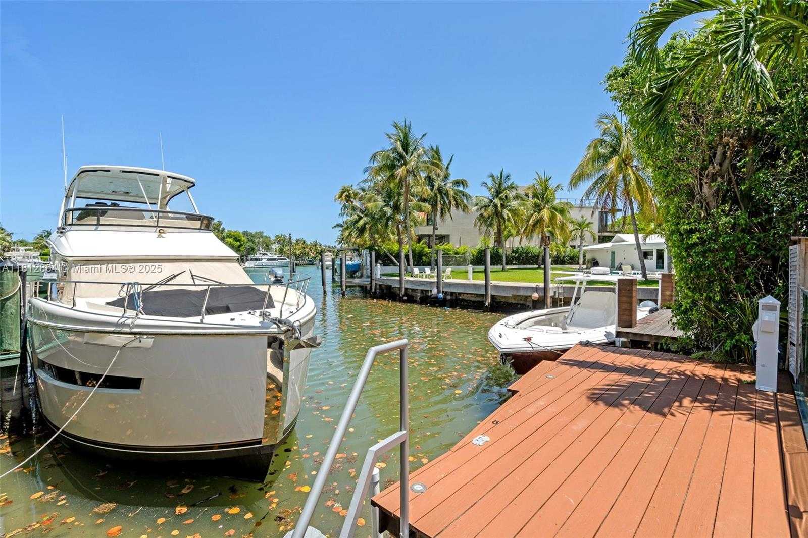 Small Image of 420 ISLAND DR, Key Biscayne Number 57