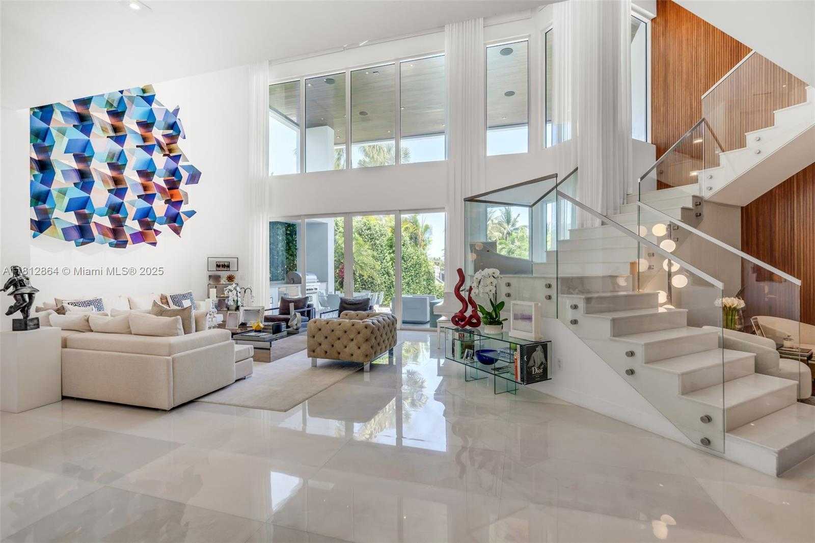 Small Image of 420 ISLAND DR, Key Biscayne Number 6