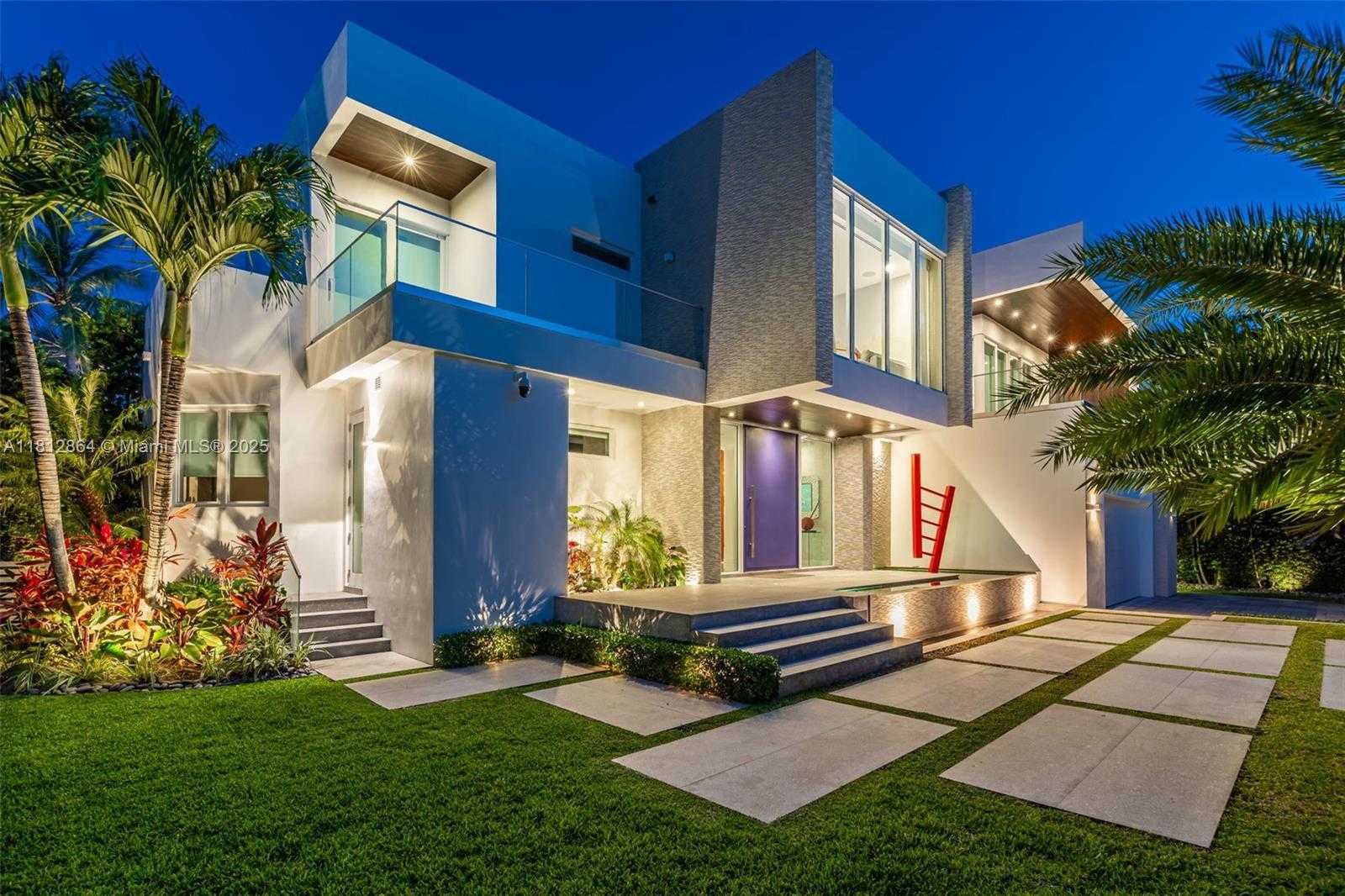 Small Image of 420 ISLAND DR, Key Biscayne Number 61