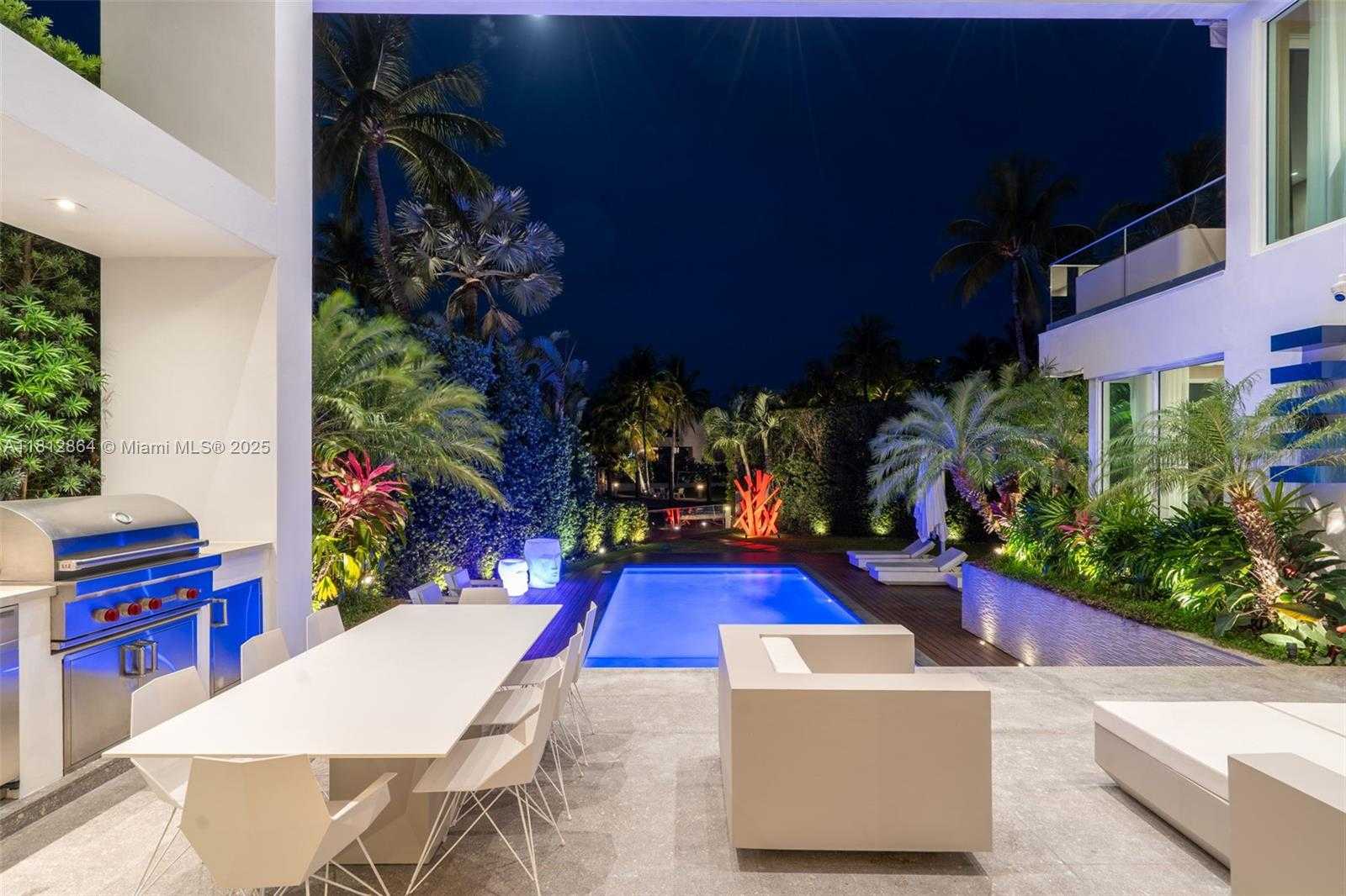 Small Image of 420 ISLAND DR, Key Biscayne Number 65