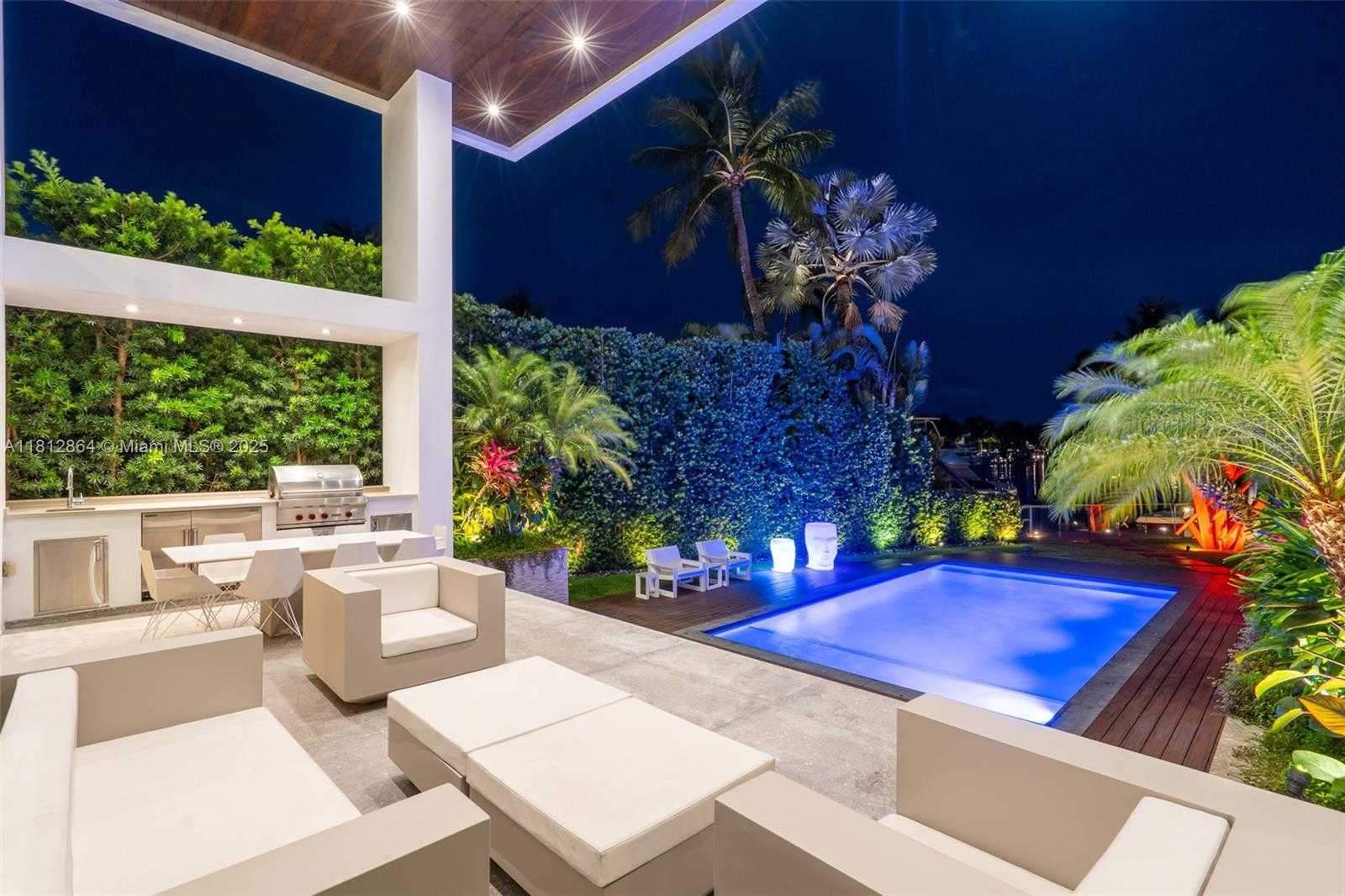 Small Image of 420 ISLAND DR, Key Biscayne Number 67