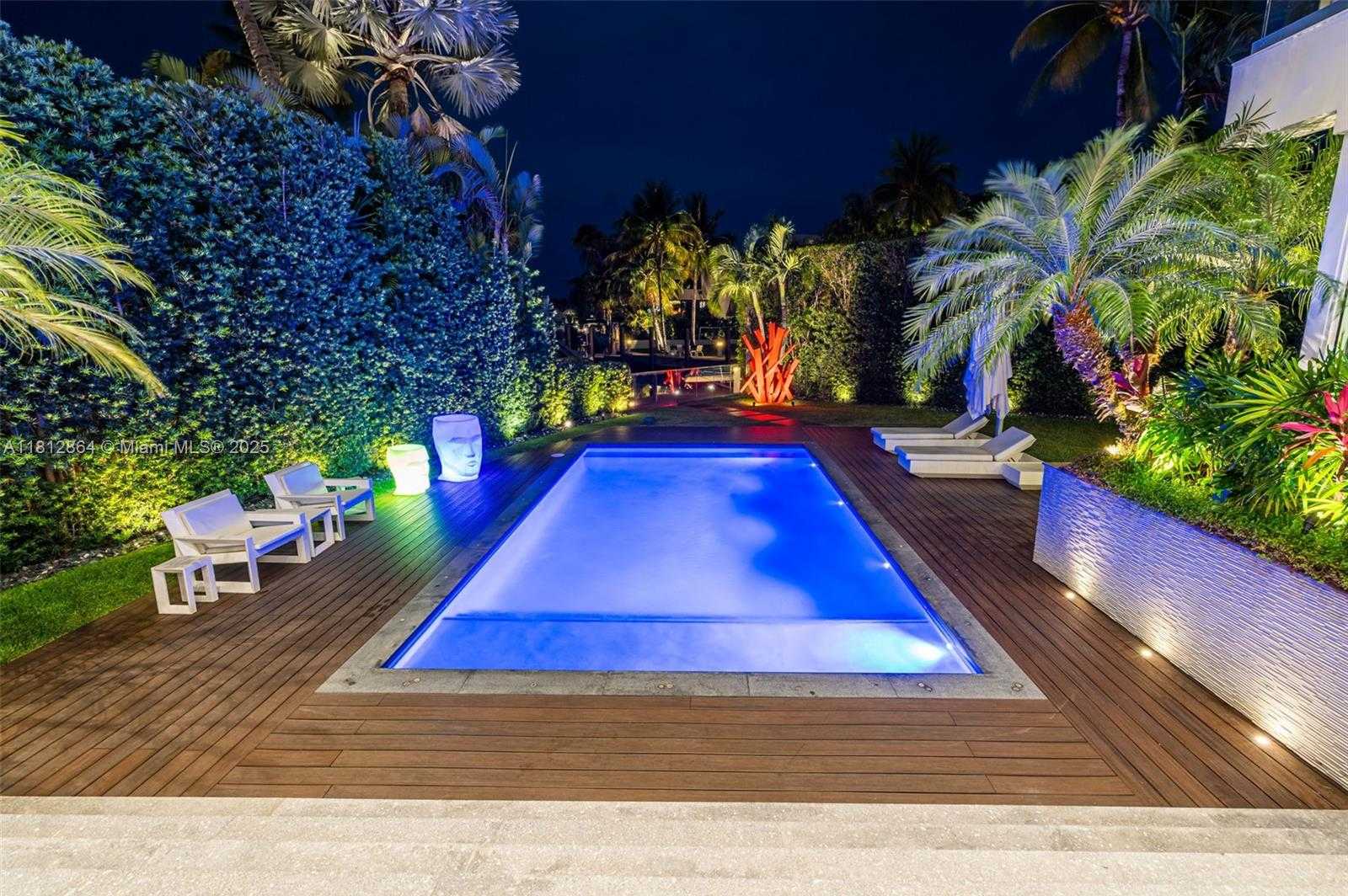 Small Image of 420 ISLAND DR, Key Biscayne Number 68