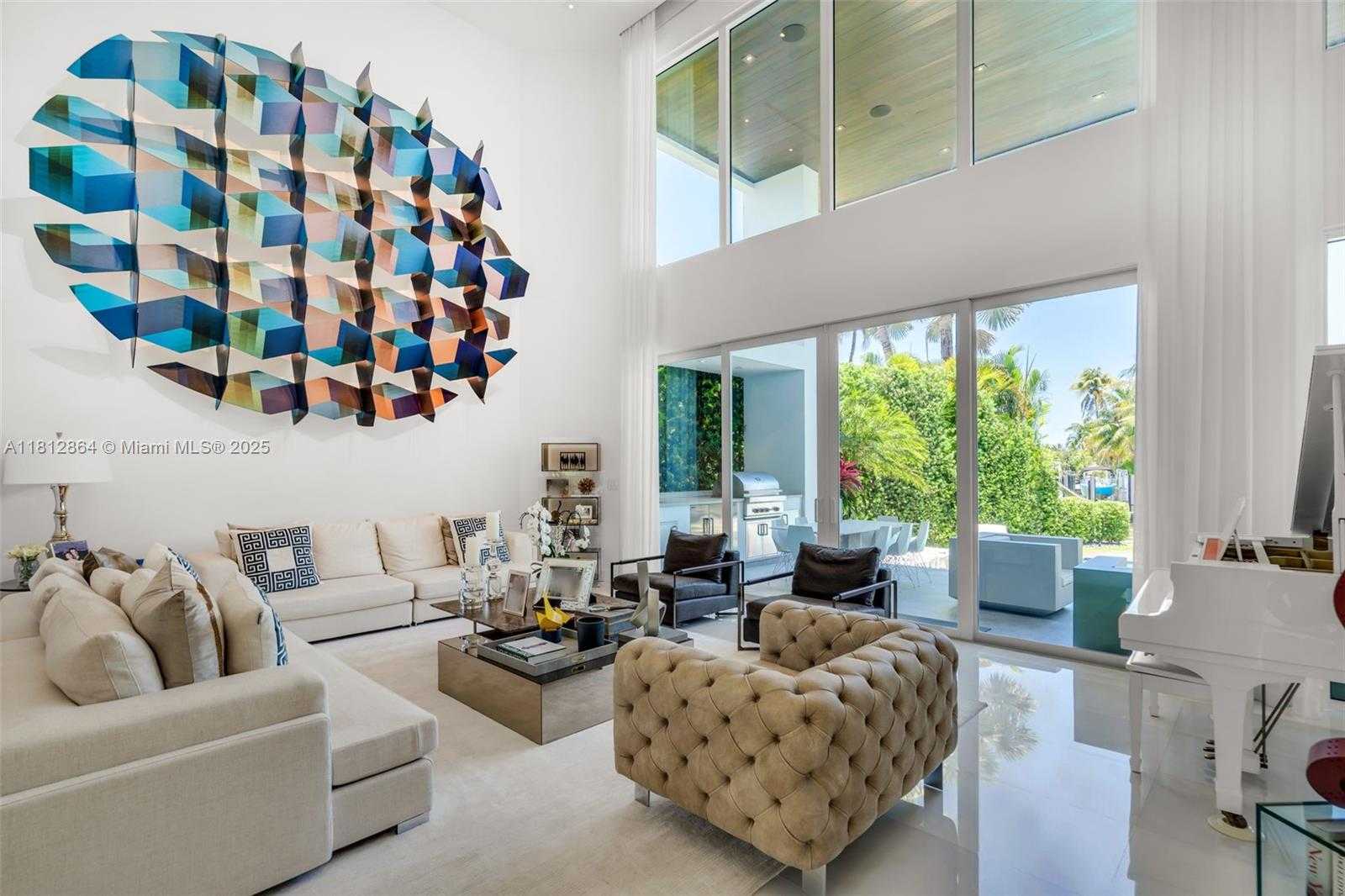 Small Image of 420 ISLAND DR, Key Biscayne Number 7