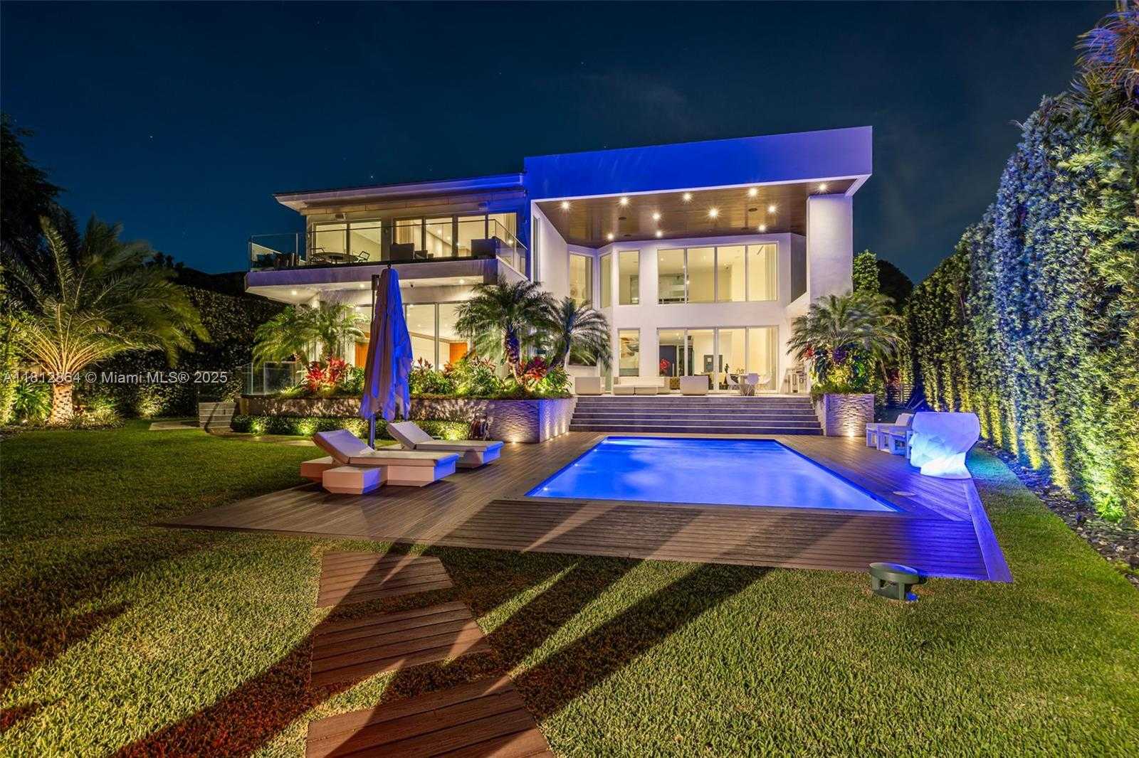 Small Image of 420 ISLAND DR, Key Biscayne Number 71