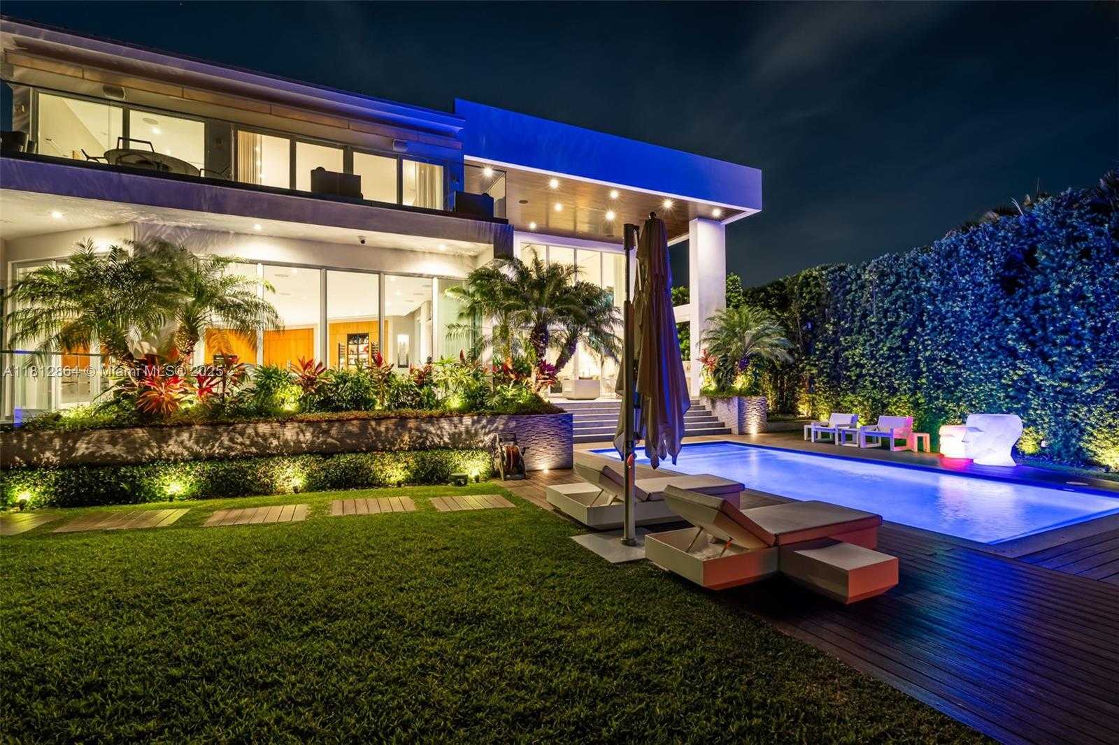 Small Image of 420 ISLAND DR, Key Biscayne Number 72