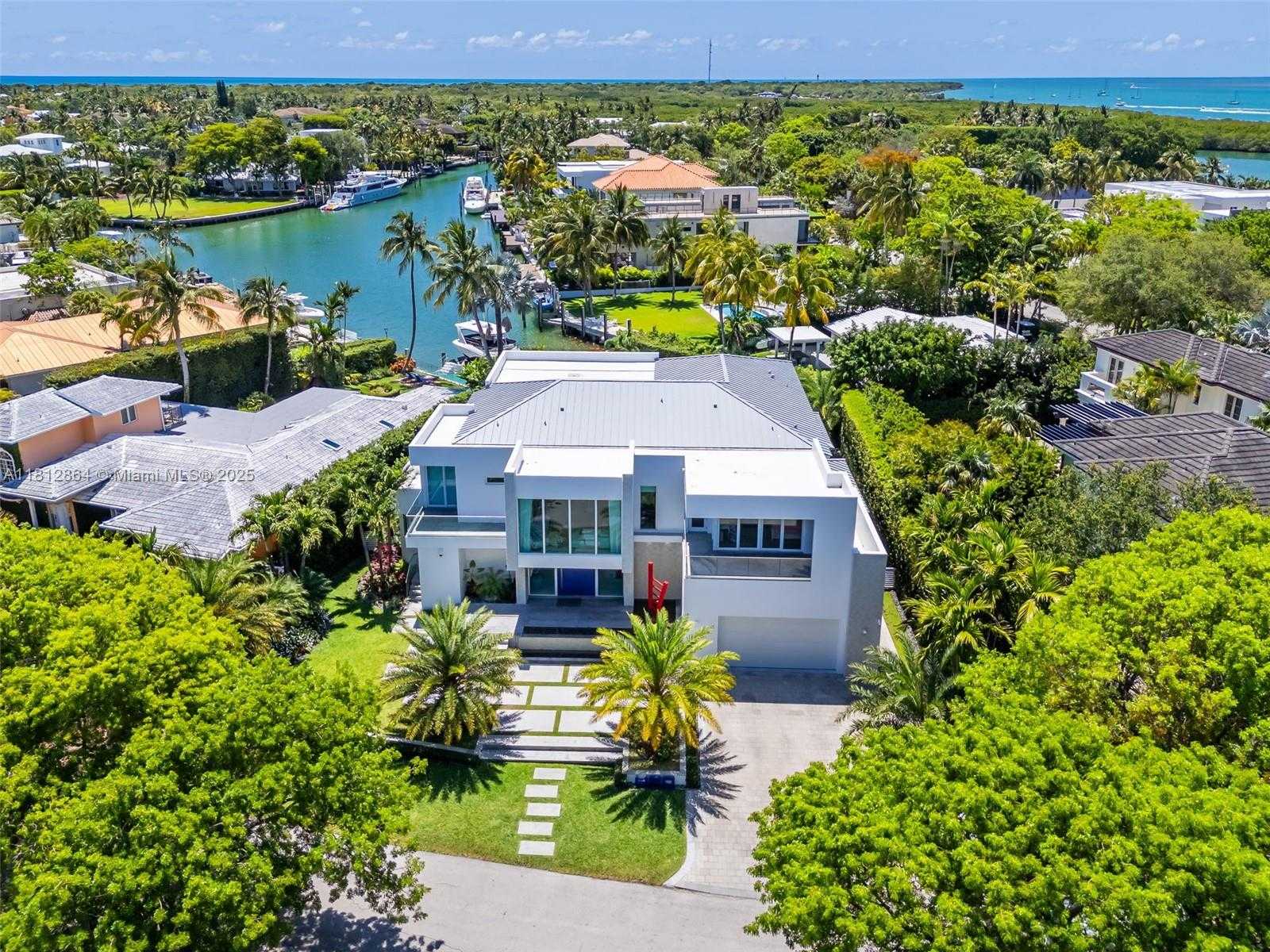 Small Image of 420 ISLAND DR, Key Biscayne Number 73