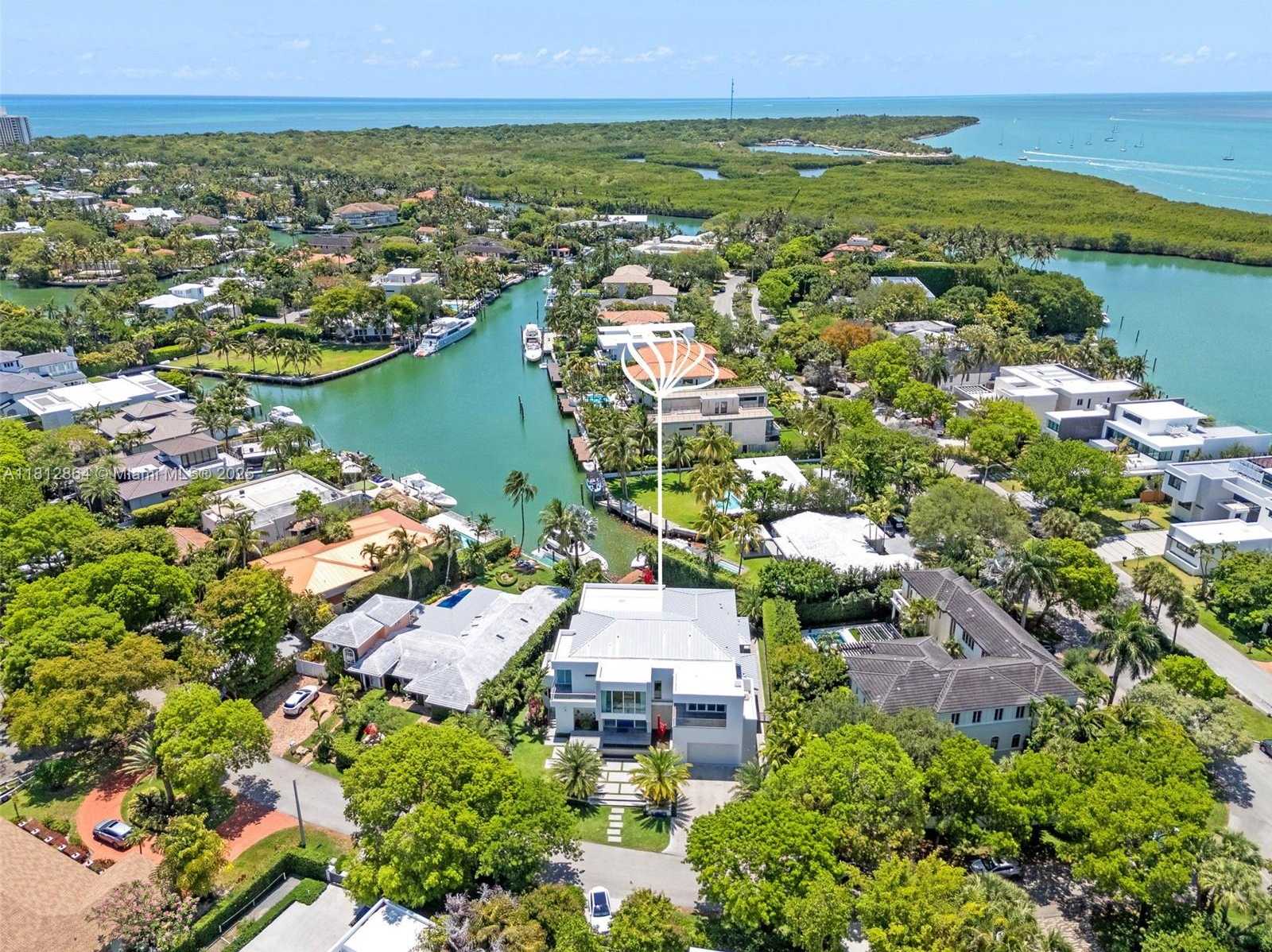 Small Image of 420 ISLAND DR, Key Biscayne Number 74