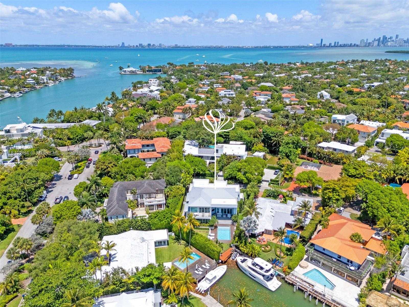 Small Image of 420 ISLAND DR, Key Biscayne Number 77