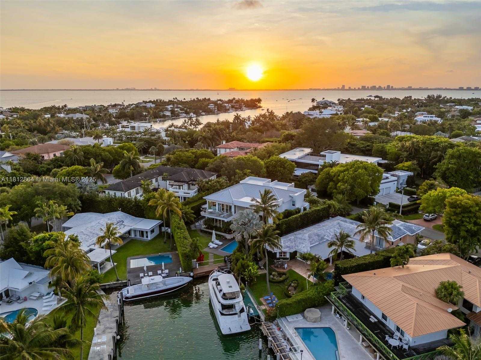 Small Image of 420 ISLAND DR, Key Biscayne Number 82