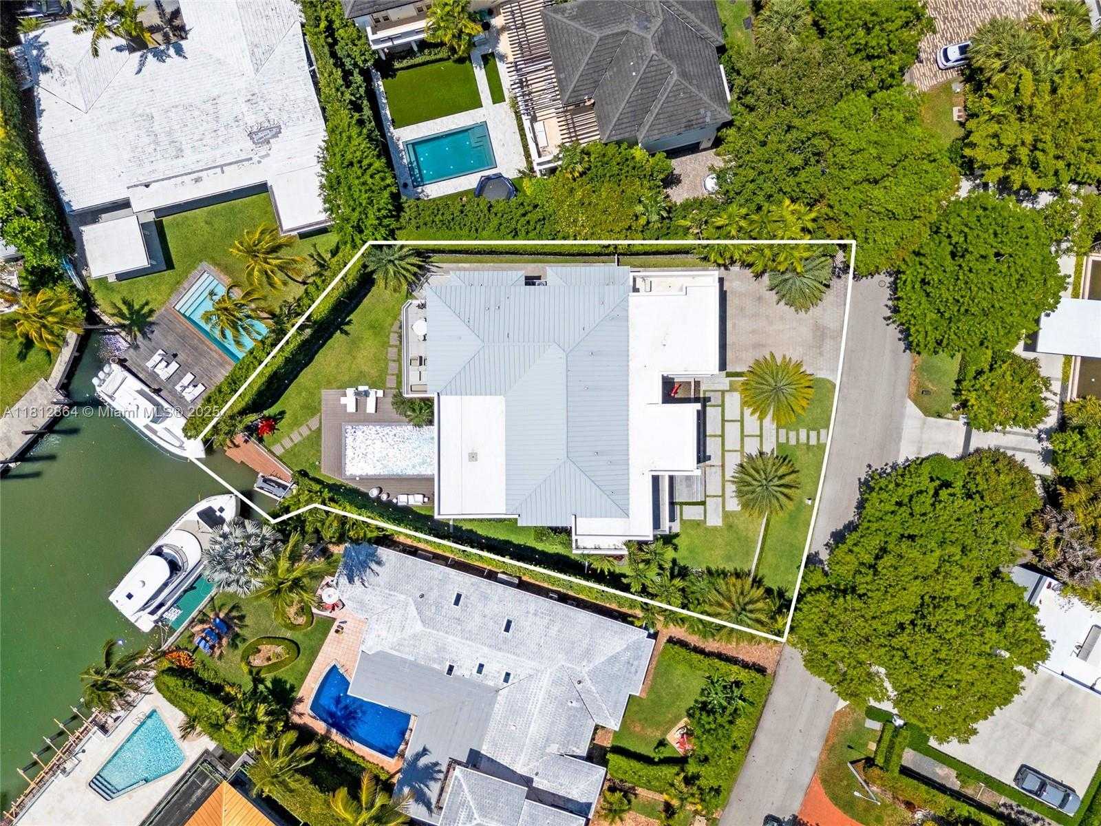 Small Image of 420 ISLAND DR, Key Biscayne Number 84