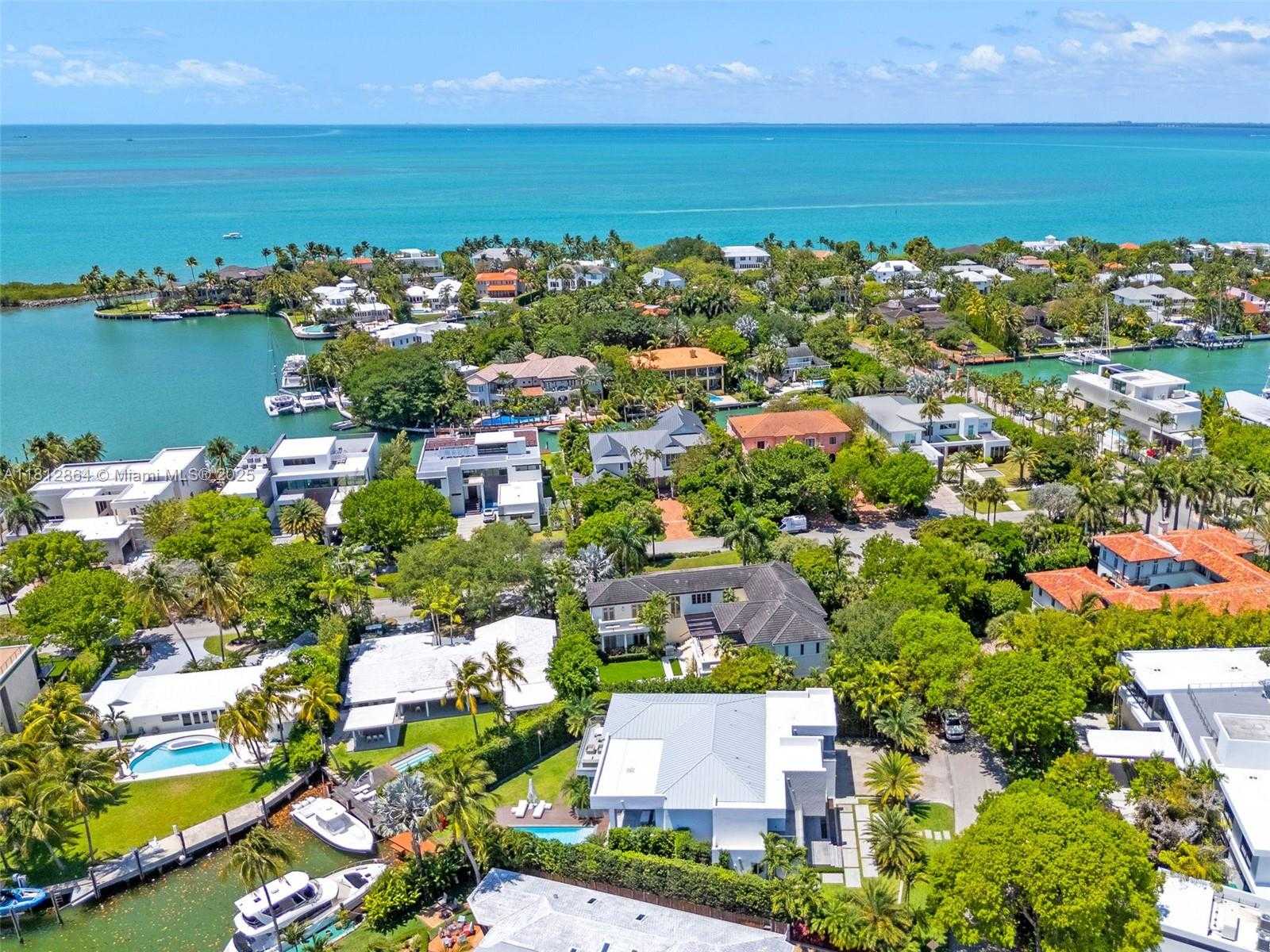 Small Image of 420 ISLAND DR, Key Biscayne Number 86