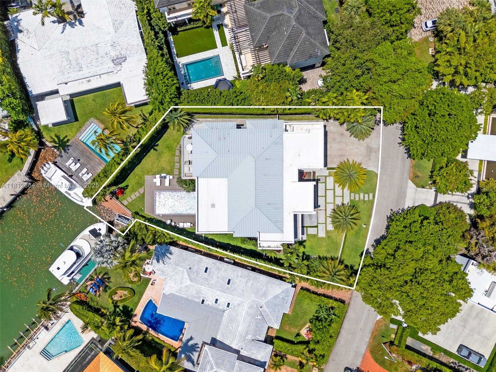 Small Image of 420 ISLAND DR, Key Biscayne Number 87