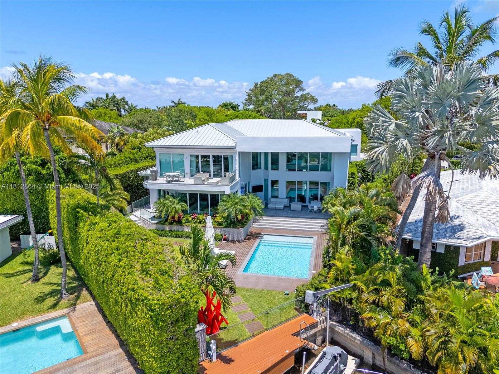 Small Image of 420 ISLAND DR, Key Biscayne Number 89