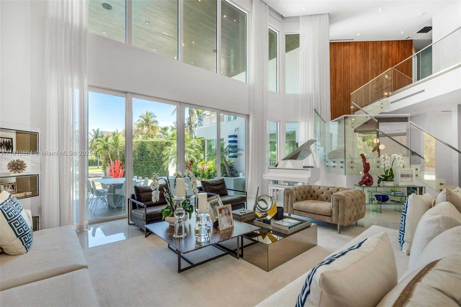 Small Image of 420 ISLAND DR, Key Biscayne Number 9