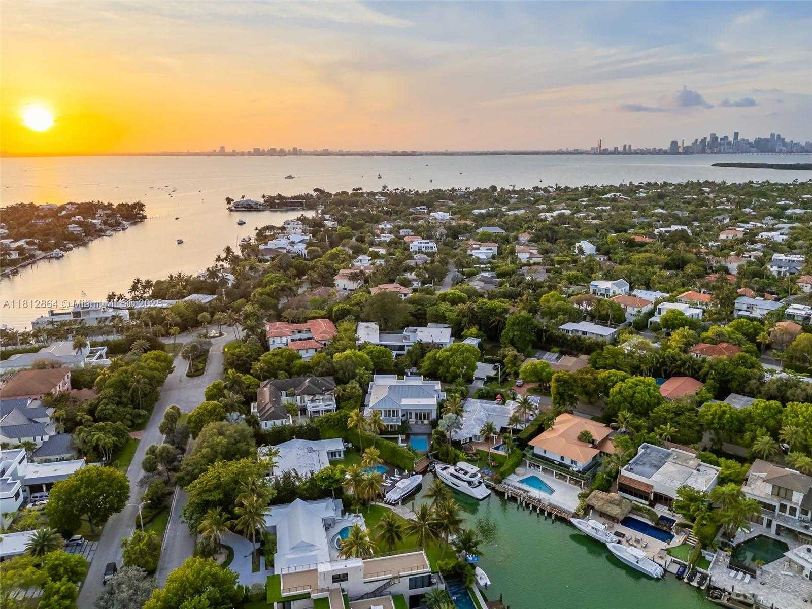 Small Image of 420 ISLAND DR, Key Biscayne Number 92