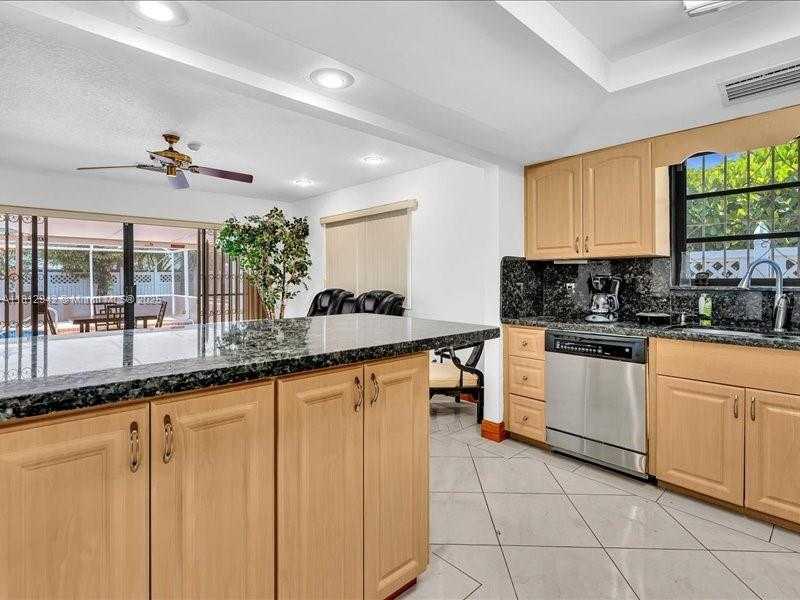Small Image of 1300 SOUTH WEST 32ND ST, Fort Lauderdale Number 10