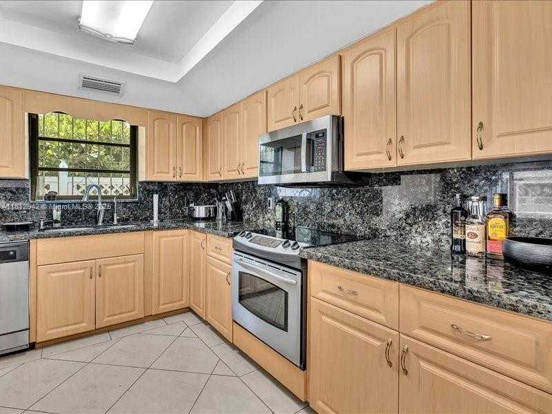 Small Image of 1300 SOUTH WEST 32ND ST, Fort Lauderdale Number 11