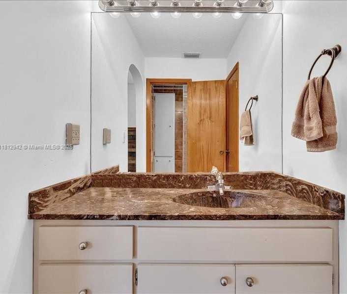 Small Image of 1300 SOUTH WEST 32ND ST, Fort Lauderdale Number 15