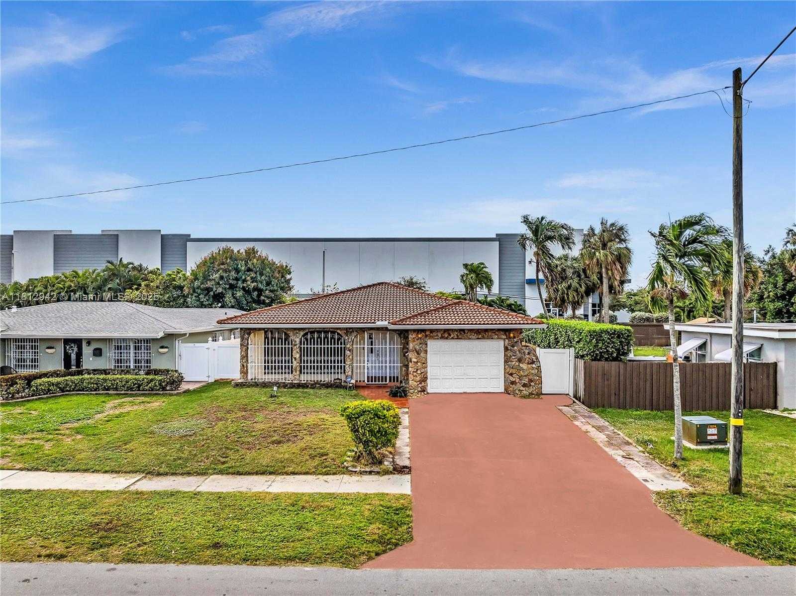 Small Image of 1300 SOUTH WEST 32ND ST, Fort Lauderdale Number 34