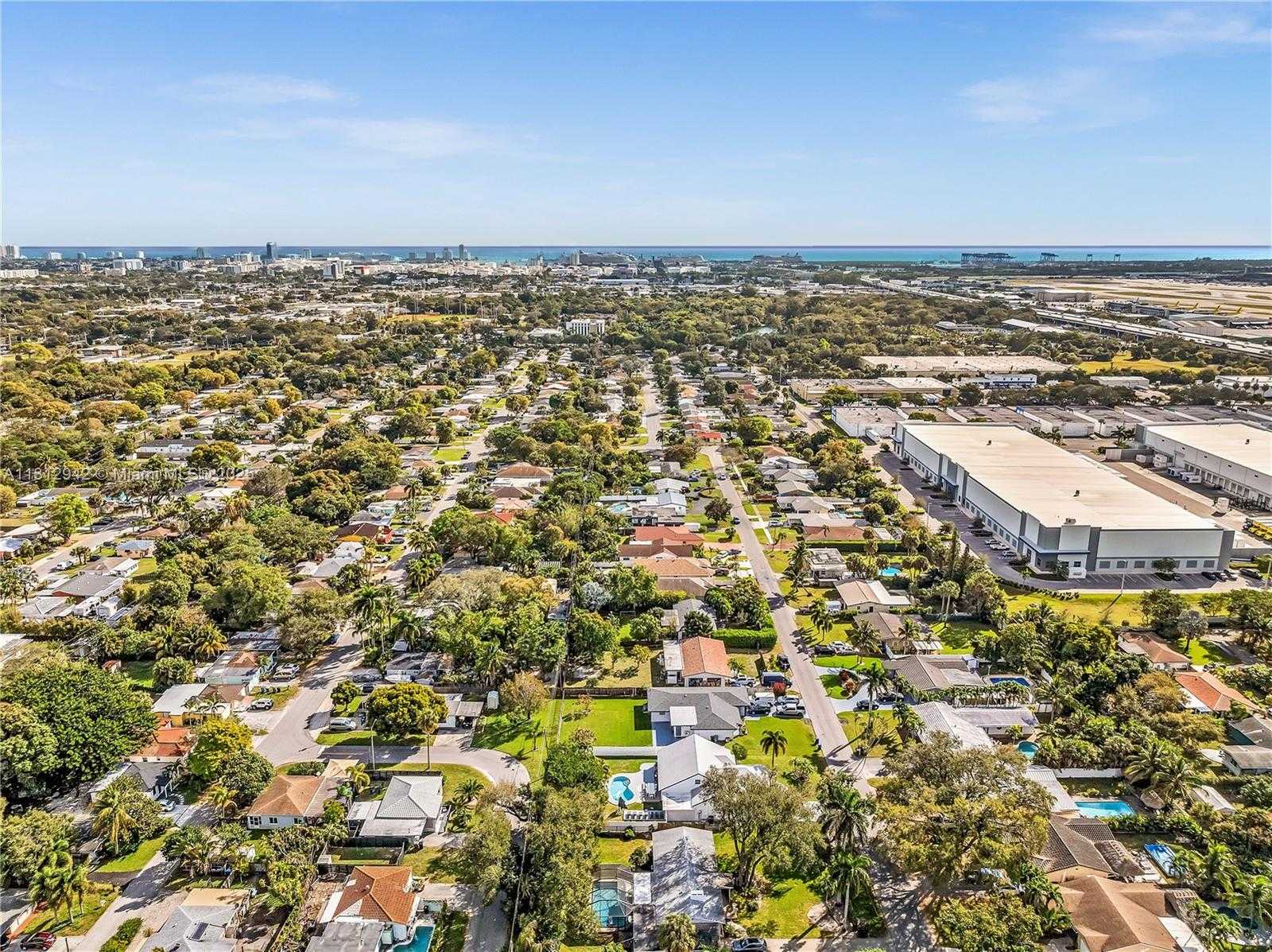 Small Image of 1300 SOUTH WEST 32ND ST, Fort Lauderdale Number 41