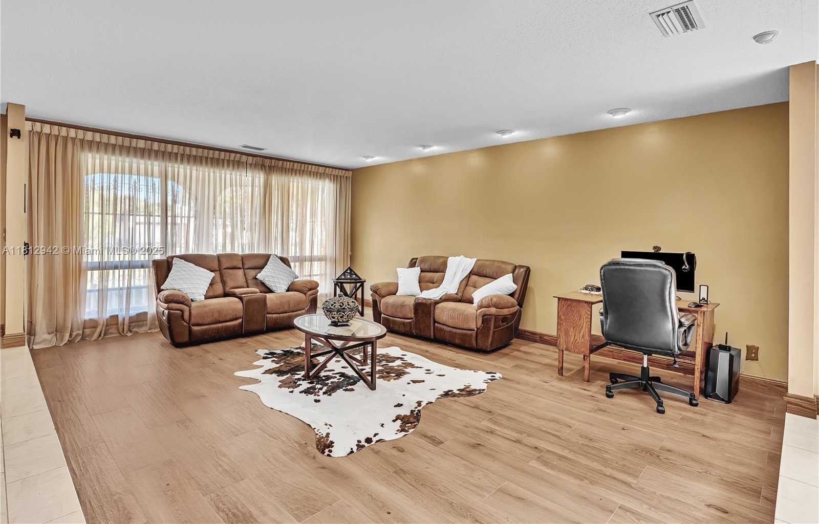 Small Image of 1300 SOUTH WEST 32ND ST, Fort Lauderdale Number 90