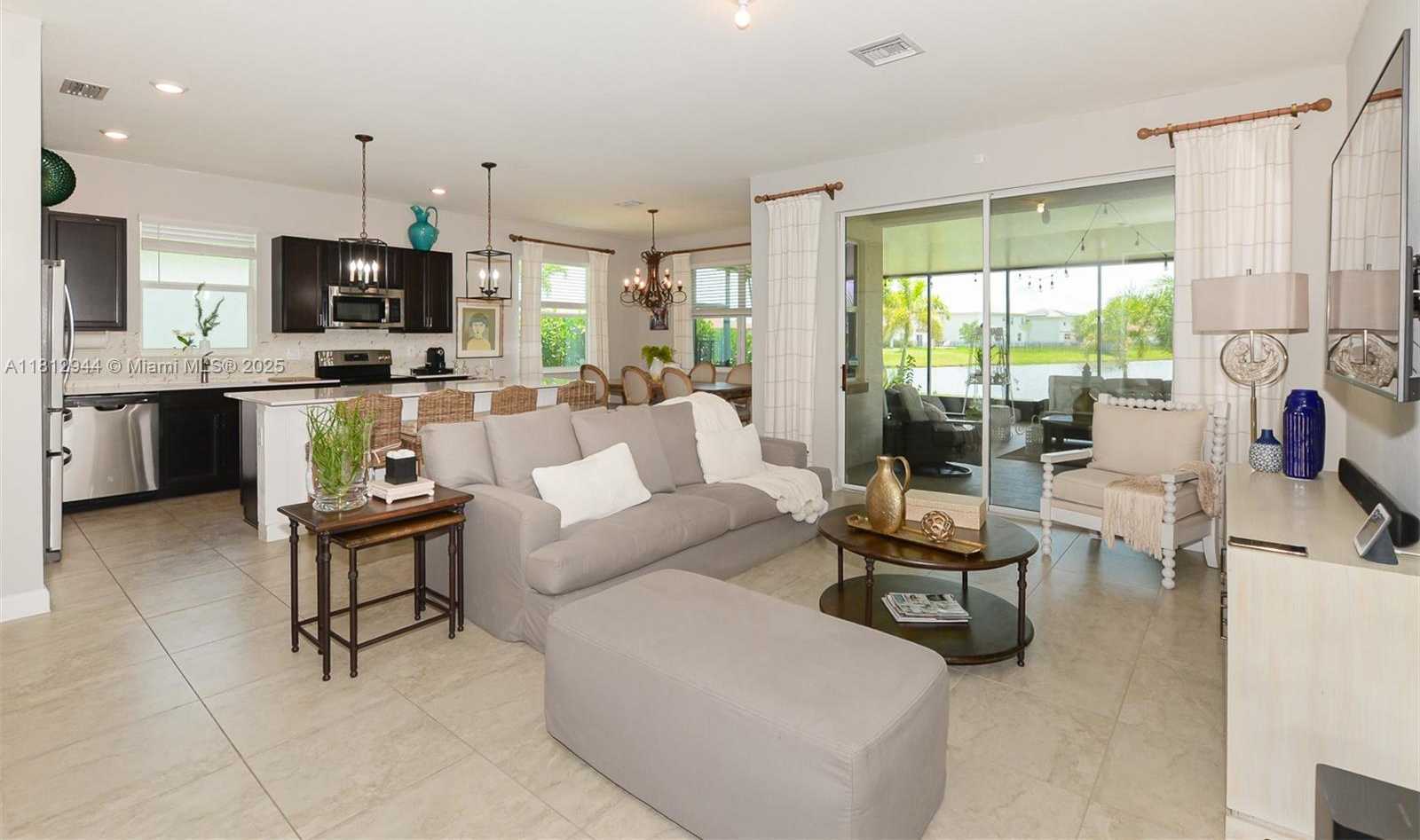 Small Image of 8410 NORTH WEST GREENBANK CIR, Port St. Lucie Number 10