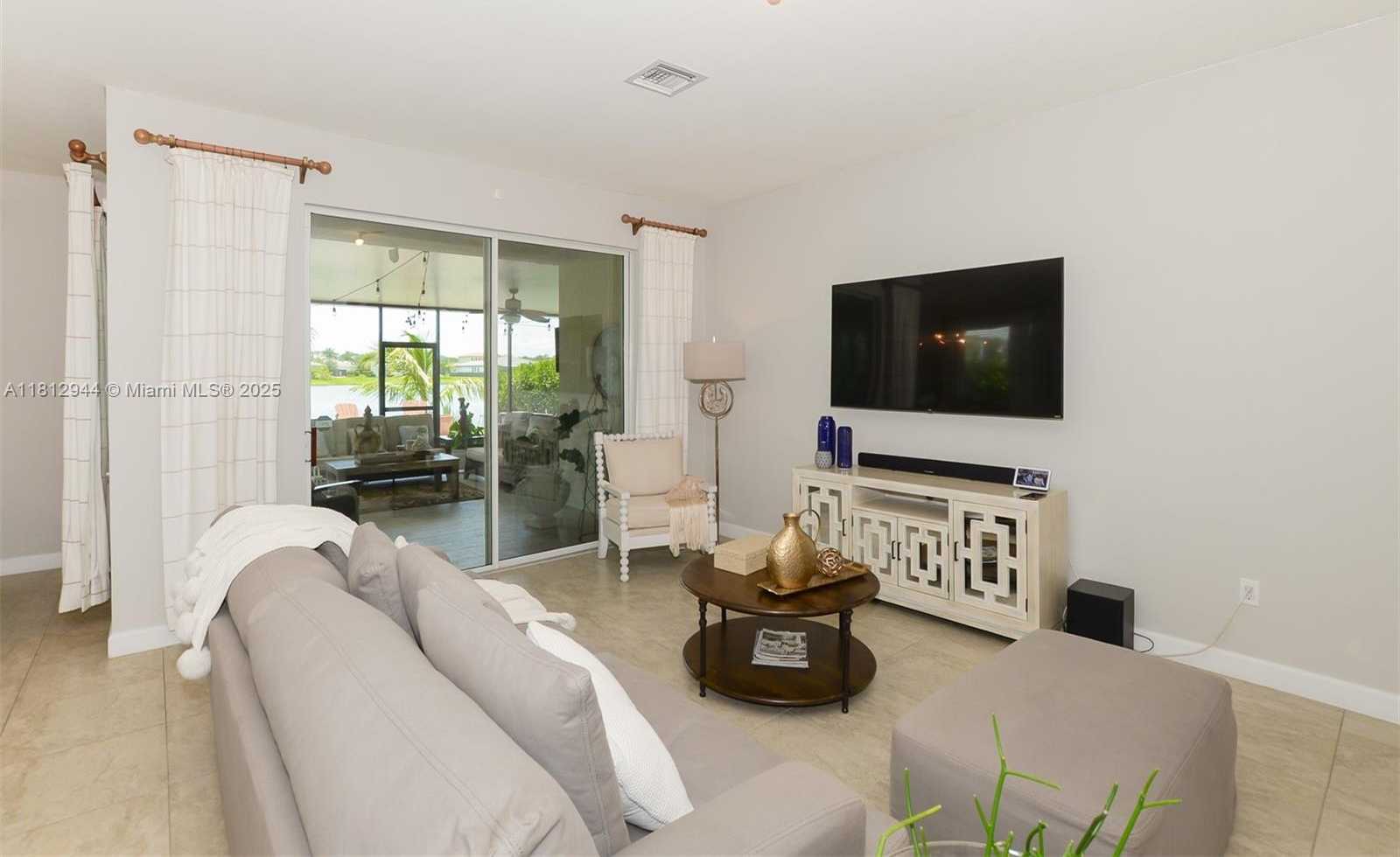 Small Image of 8410 NORTH WEST GREENBANK CIR, Port St. Lucie Number 11