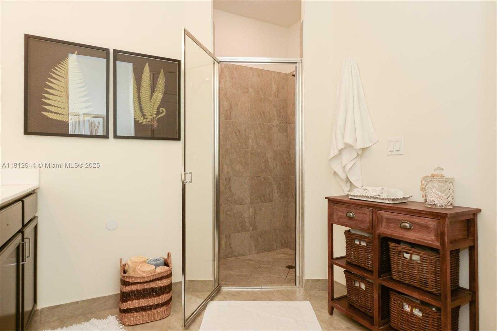 Small Image of 8410 NORTH WEST GREENBANK CIR, Port St. Lucie Number 16