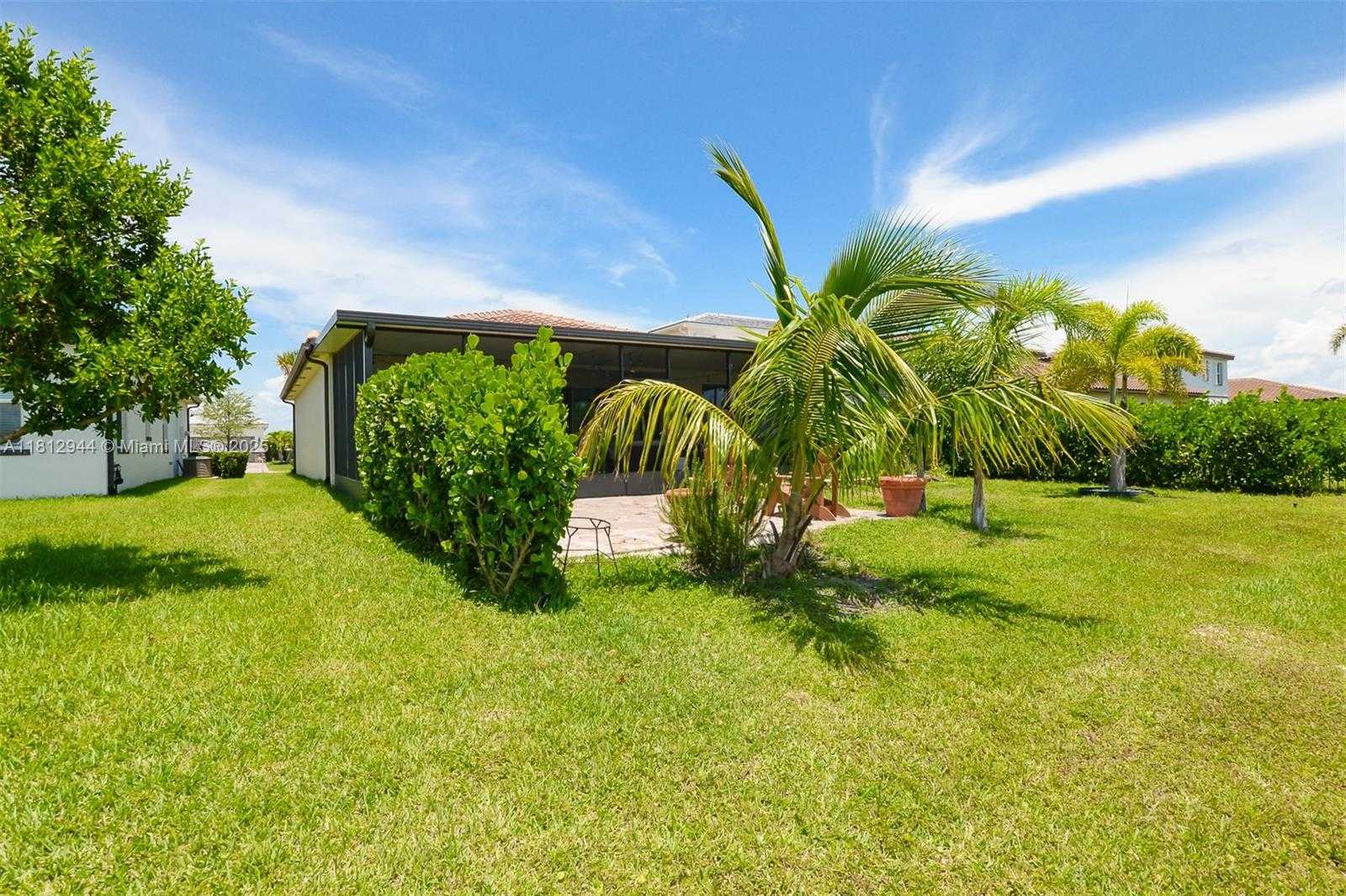 Small Image of 8410 NORTH WEST GREENBANK CIR, Port St. Lucie Number 35