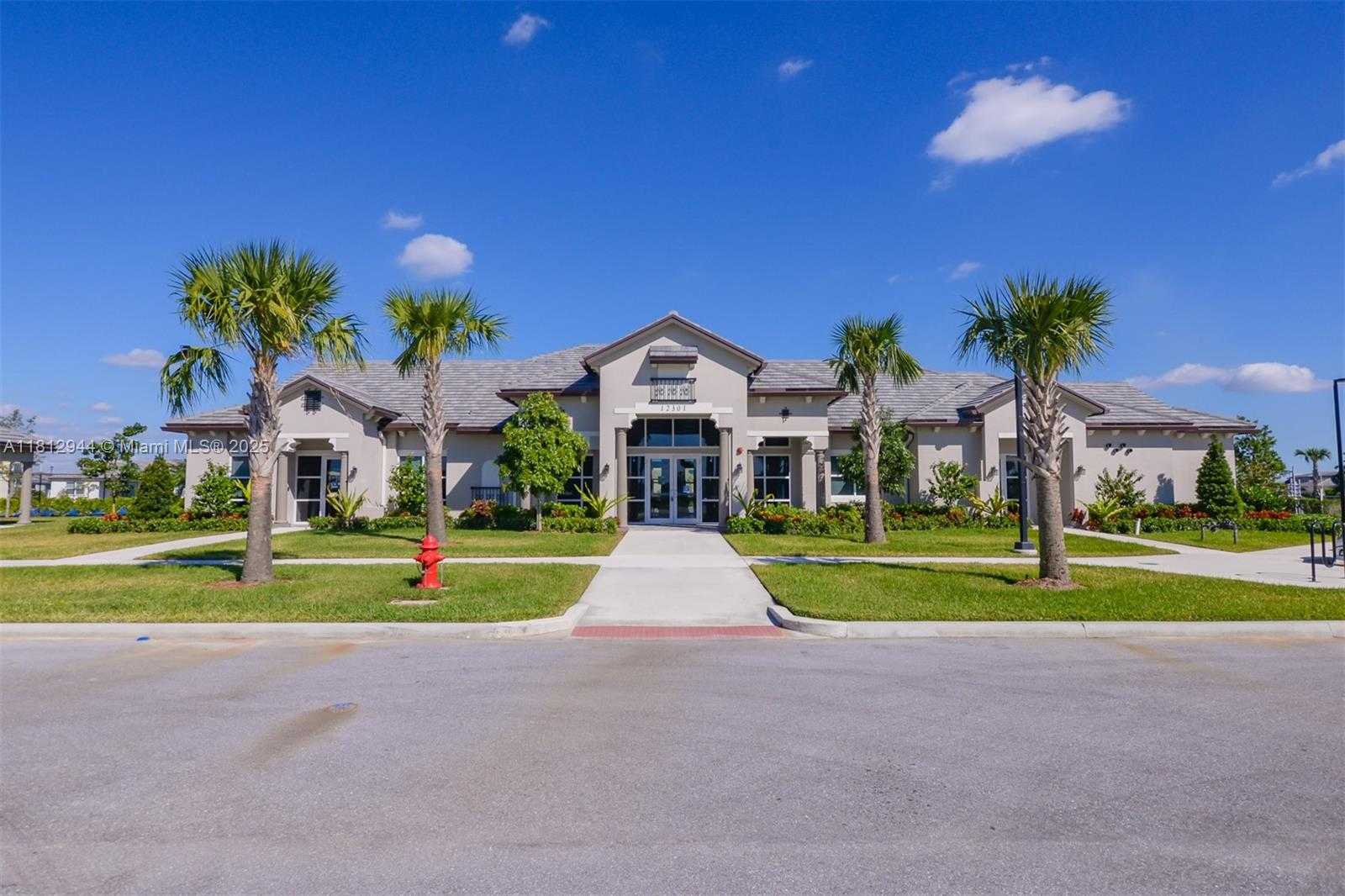 Small Image of 8410 NORTH WEST GREENBANK CIR, Port St. Lucie Number 37